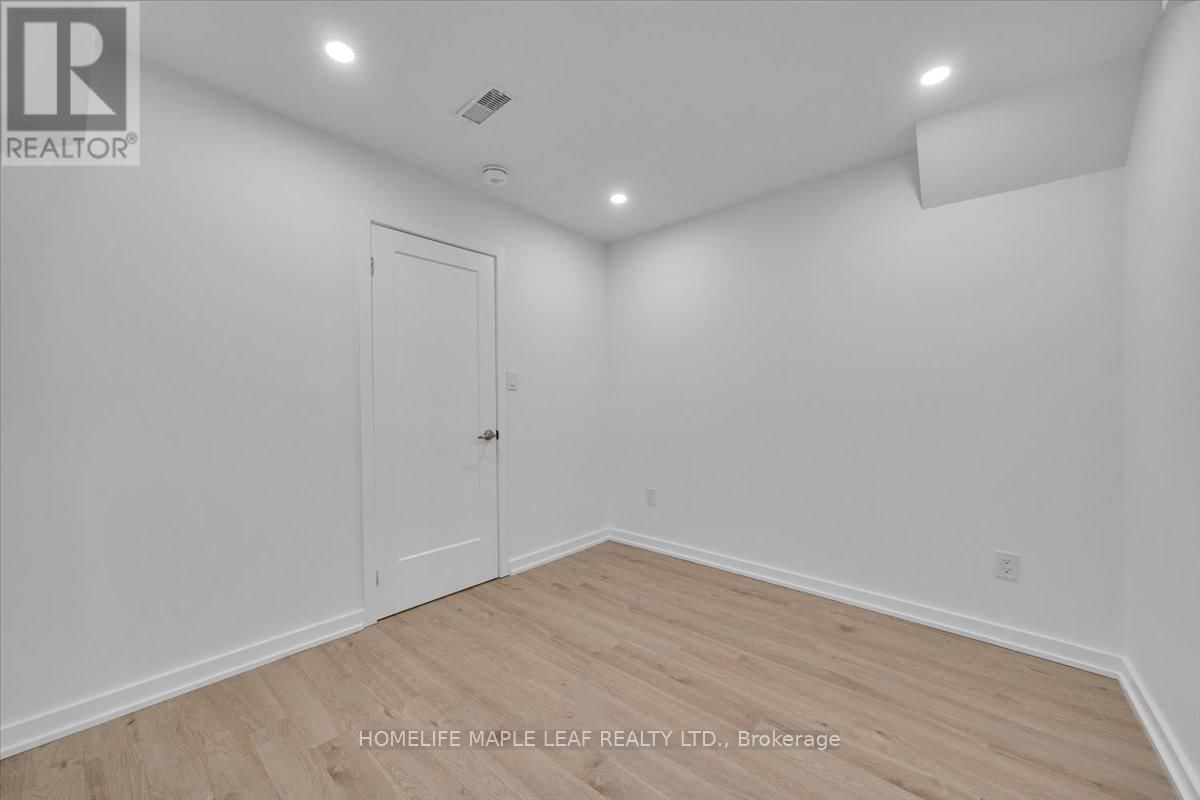 386 COXWELL AVENUE Image 38