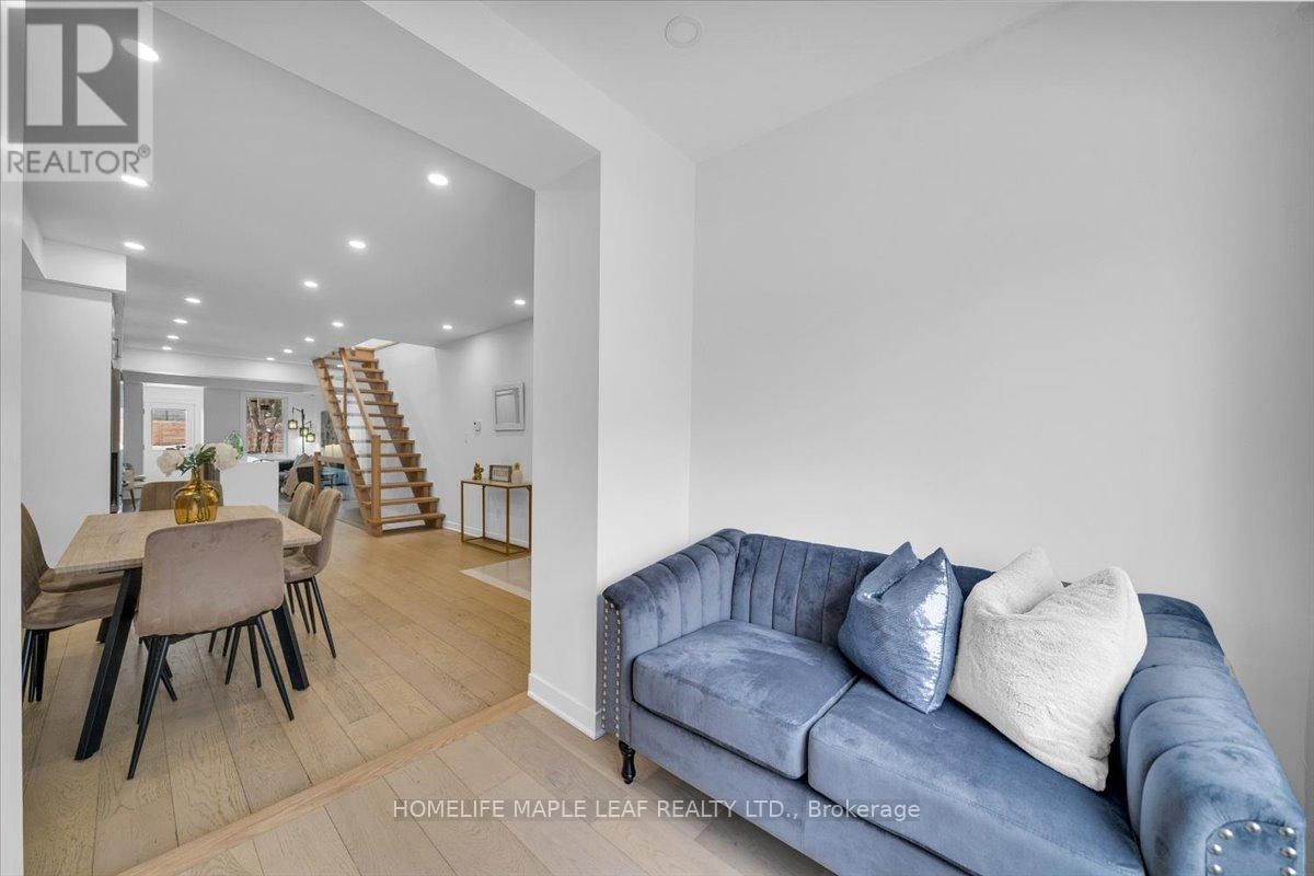386 COXWELL AVENUE Image 9