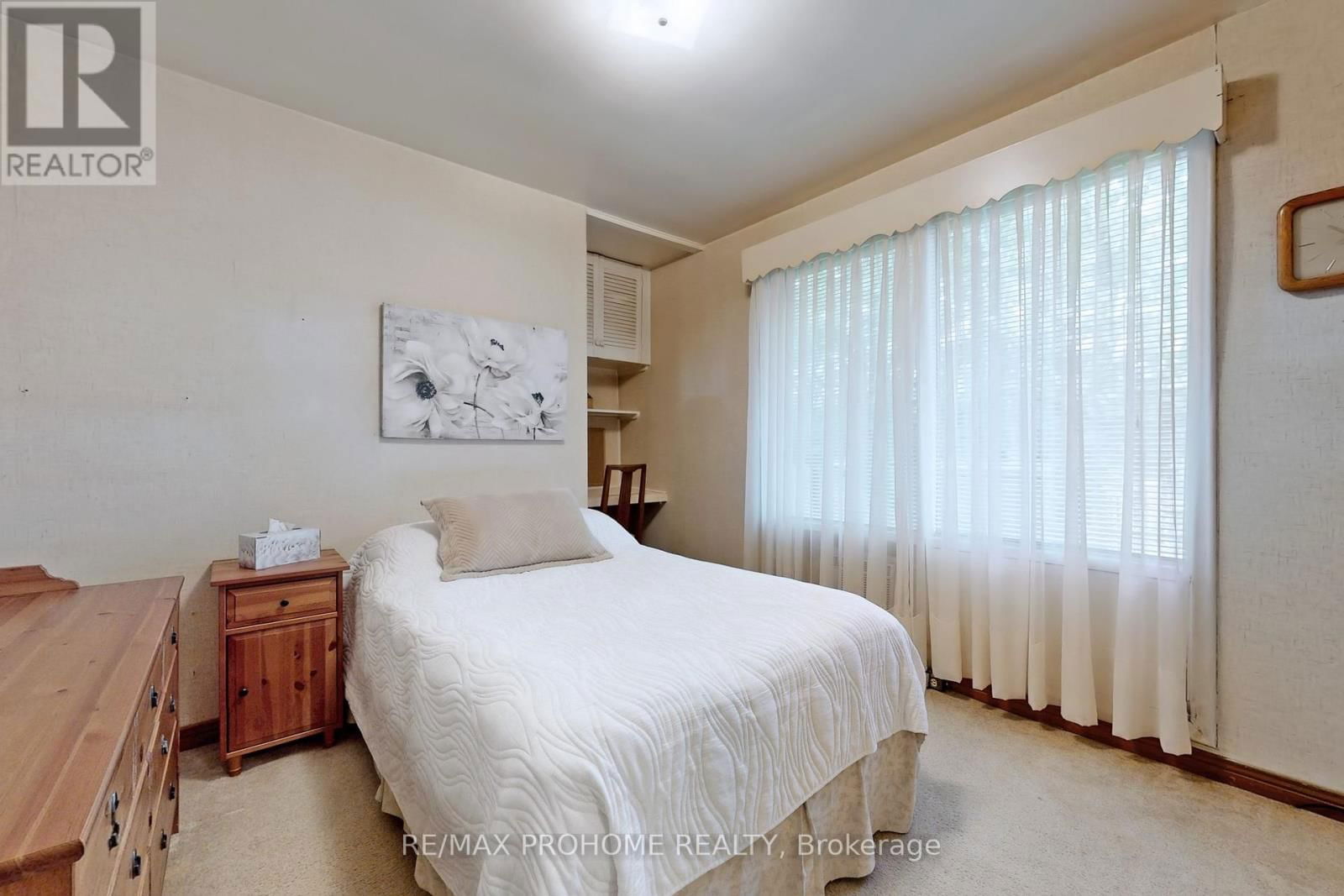 17 OAKWORTH CRESCENT Image 18