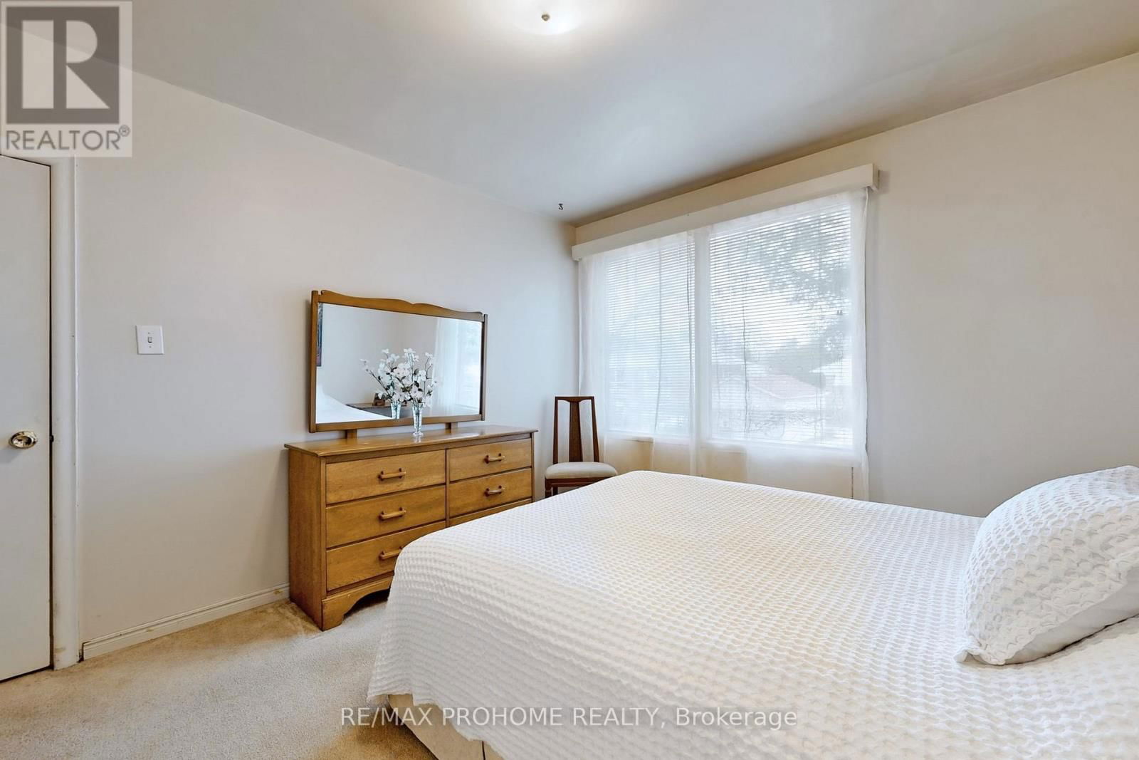 17 OAKWORTH CRESCENT Image 21