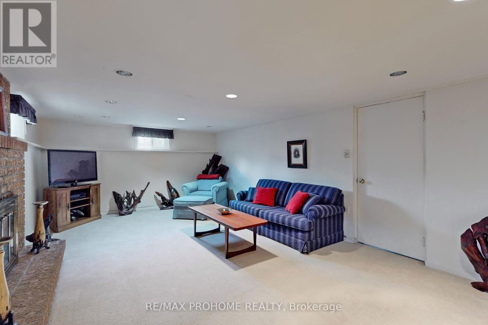 17 OAKWORTH CRESCENT Image 27