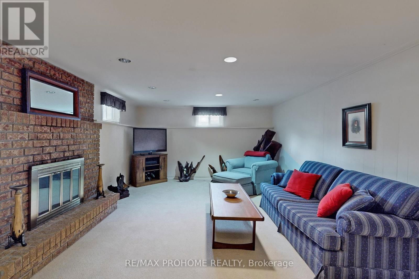 17 OAKWORTH CRESCENT Image 28