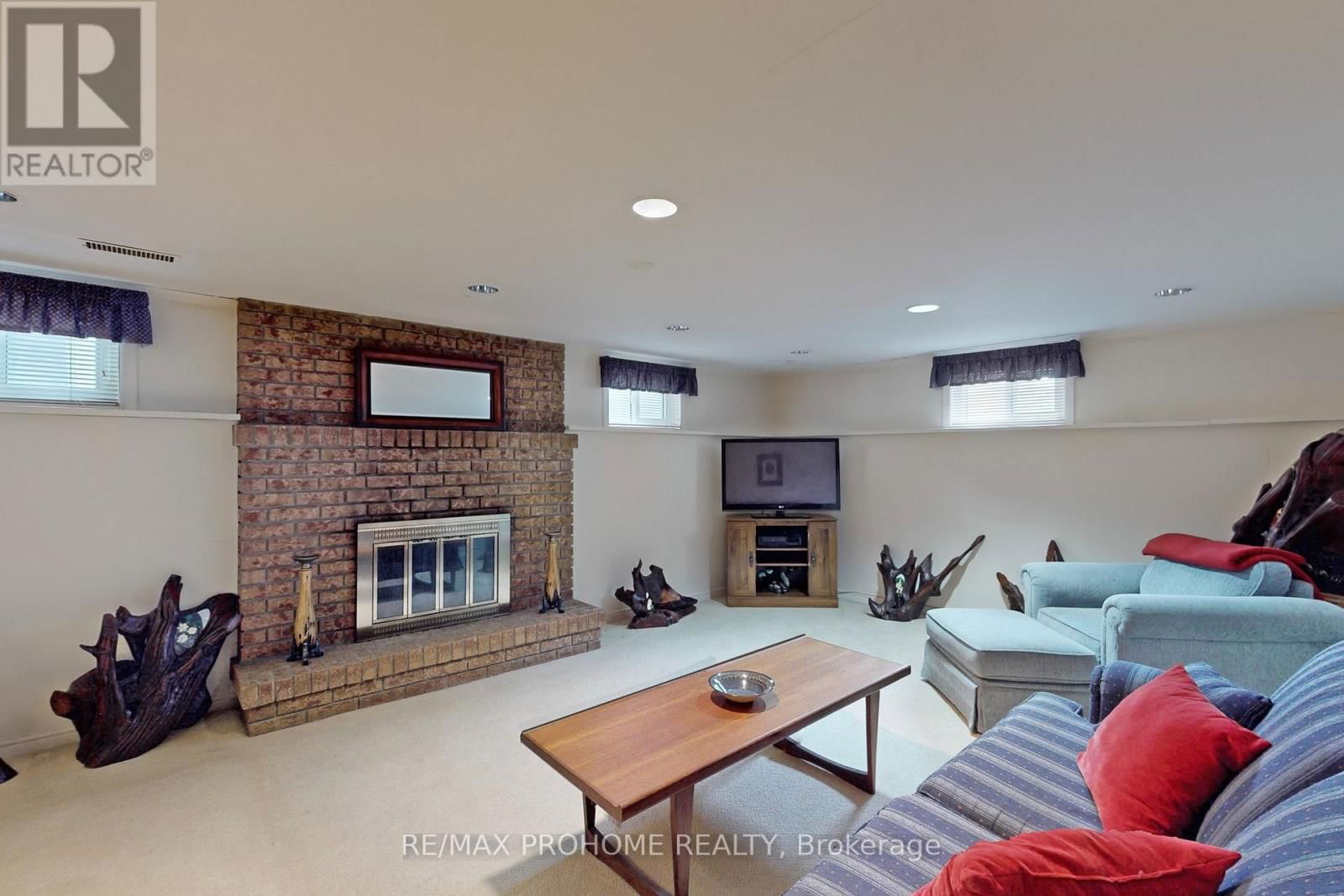 17 OAKWORTH CRESCENT Image 29