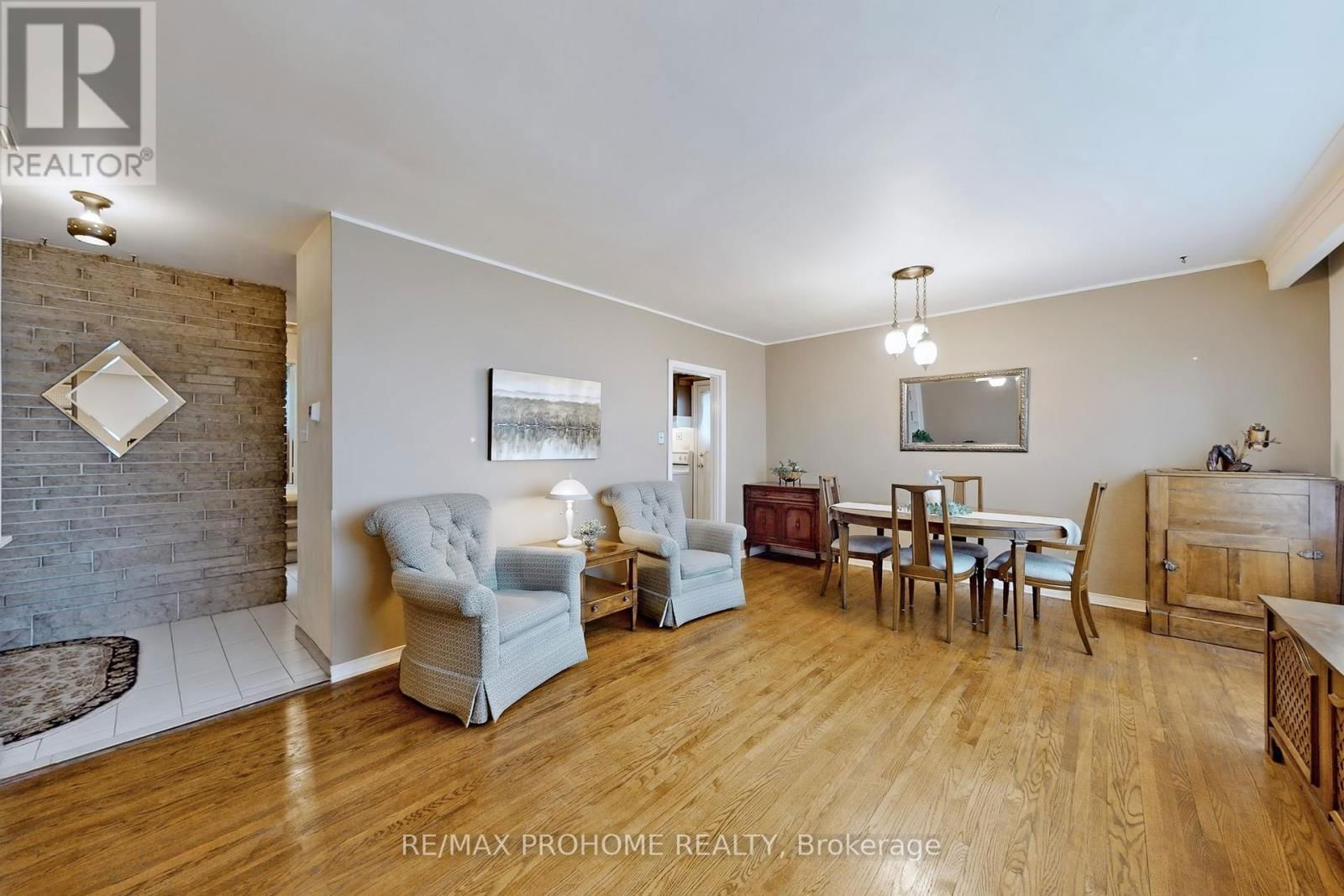 17 OAKWORTH CRESCENT Image 6