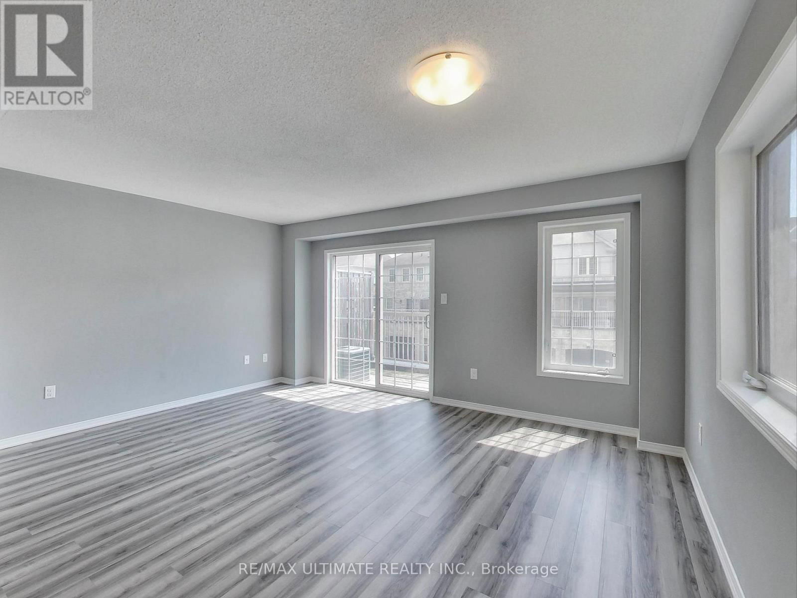 487 ROSSLAND ROAD EAST Image 11