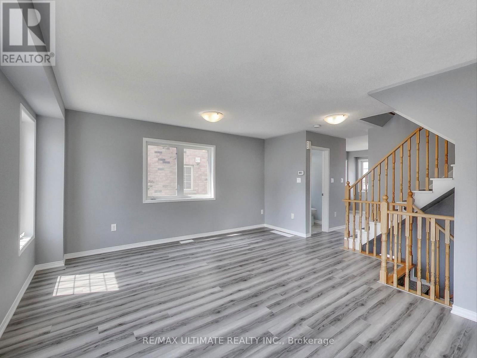 487 ROSSLAND ROAD EAST Image 13
