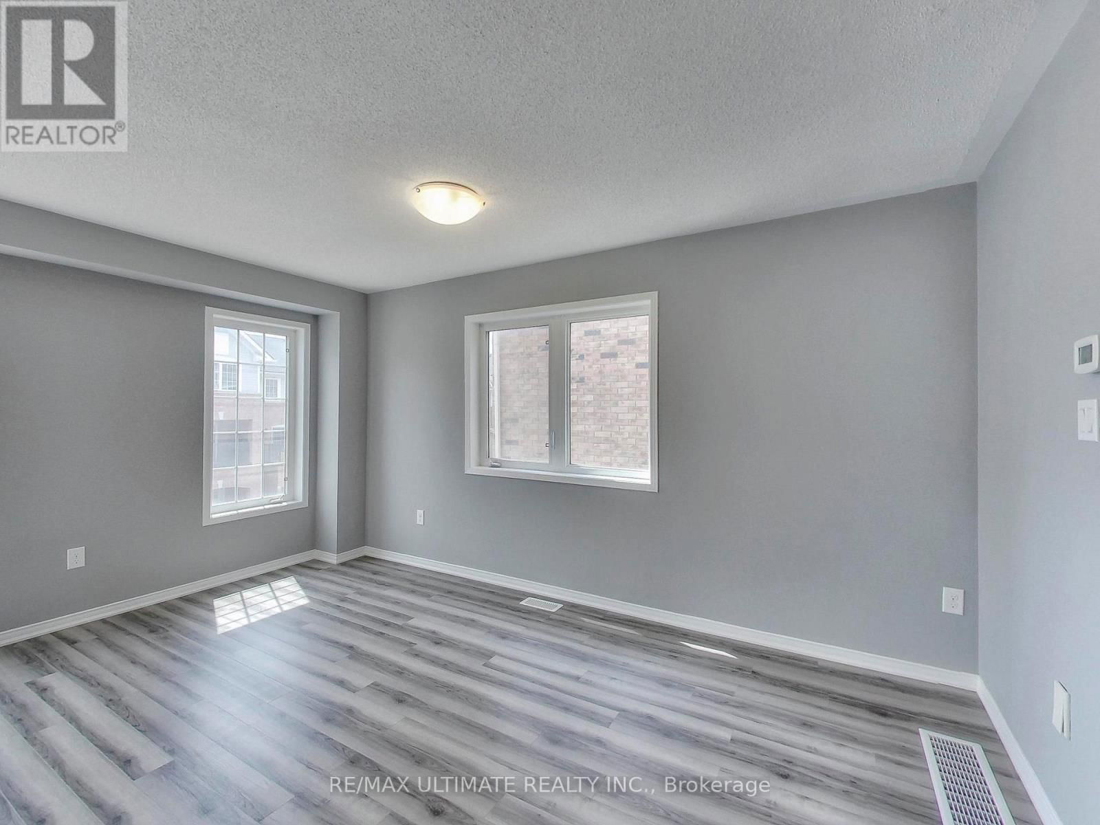 487 ROSSLAND ROAD EAST Image 14