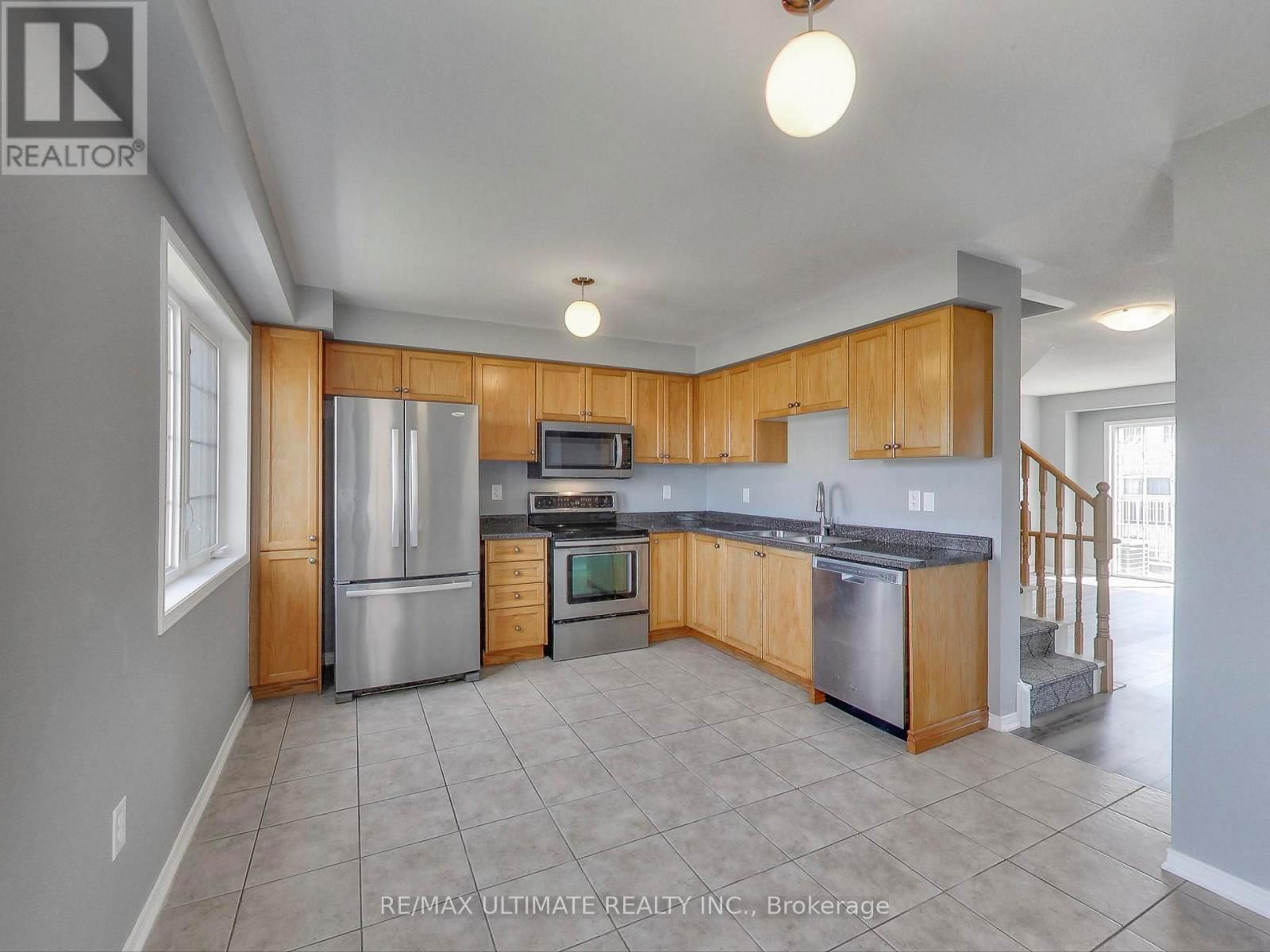 487 ROSSLAND ROAD EAST Image 15