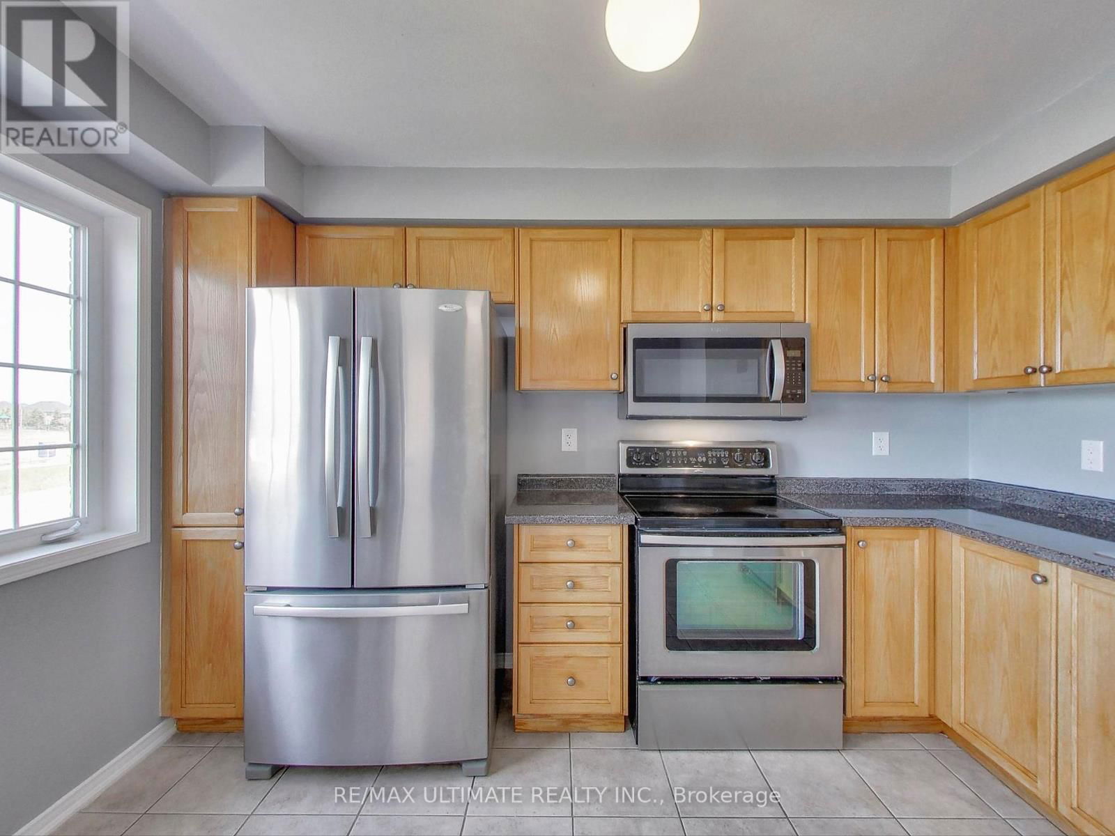 487 ROSSLAND ROAD EAST Image 18