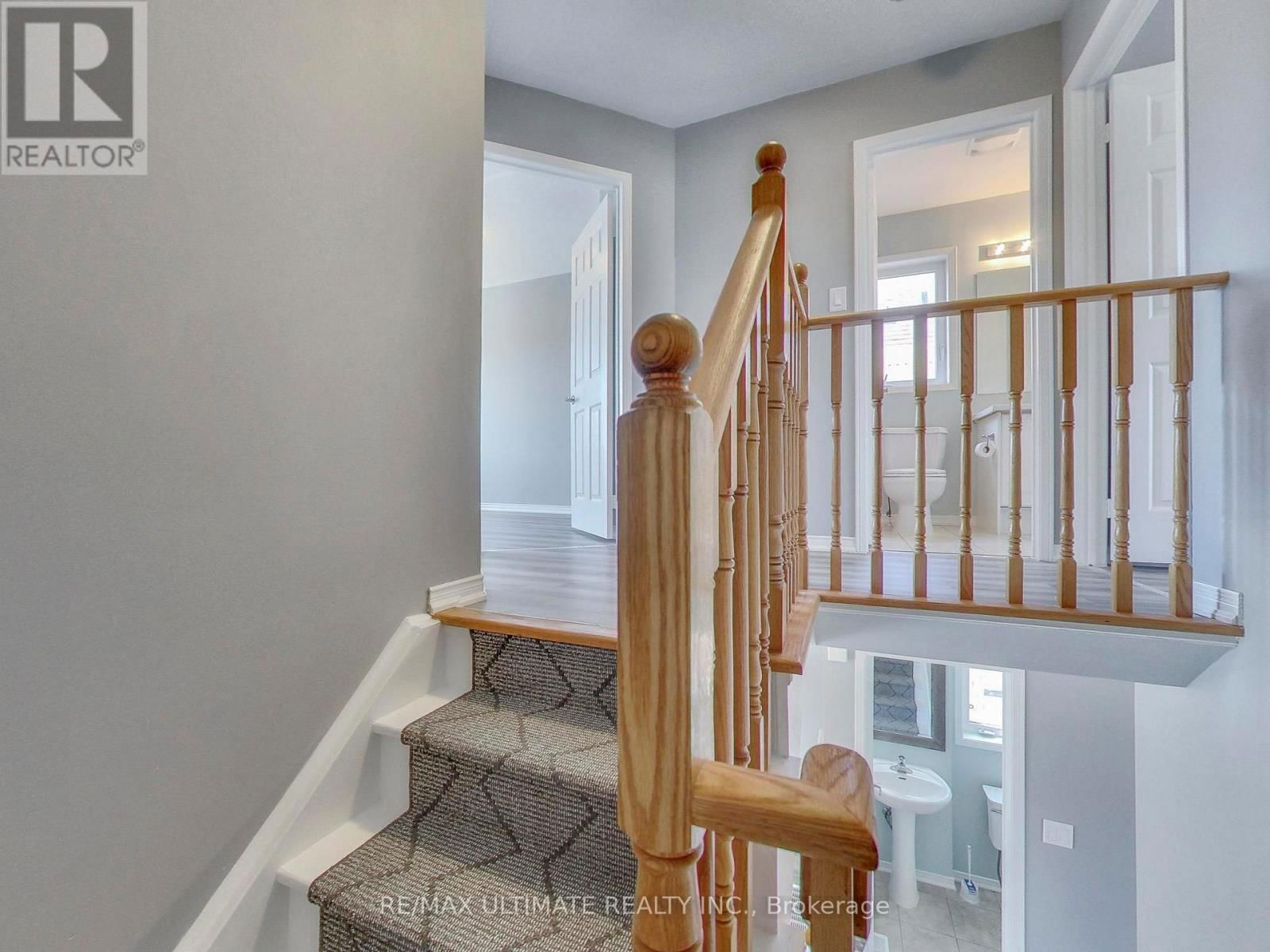 487 ROSSLAND ROAD EAST Image 21