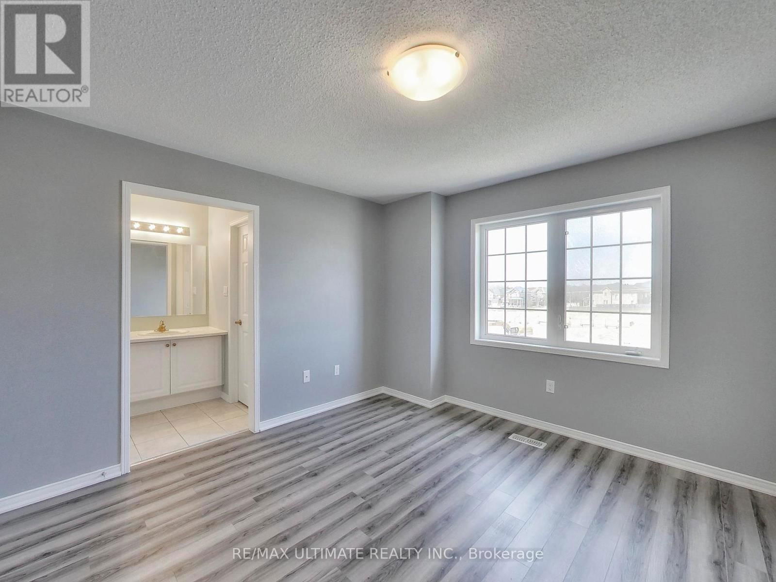 487 ROSSLAND ROAD EAST Image 23