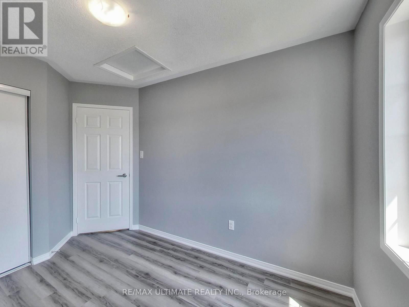487 ROSSLAND ROAD EAST Image 25