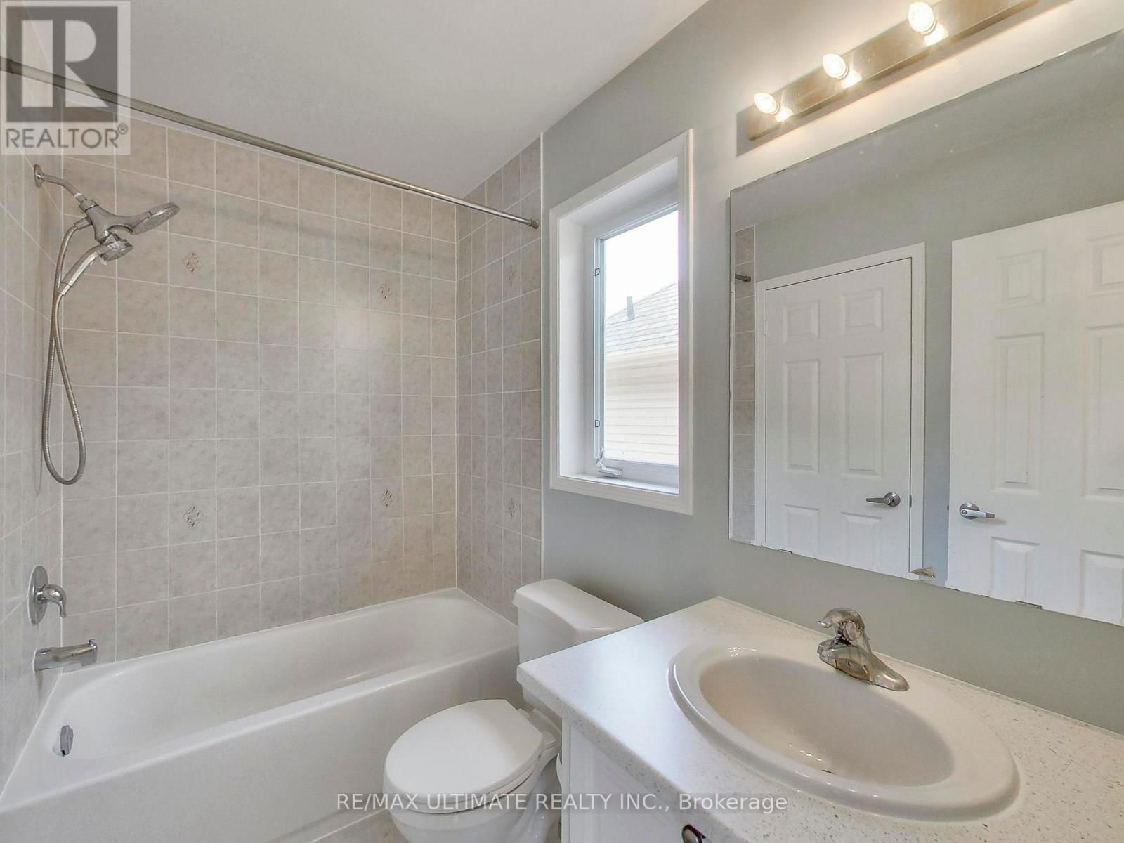 487 ROSSLAND ROAD EAST Image 26