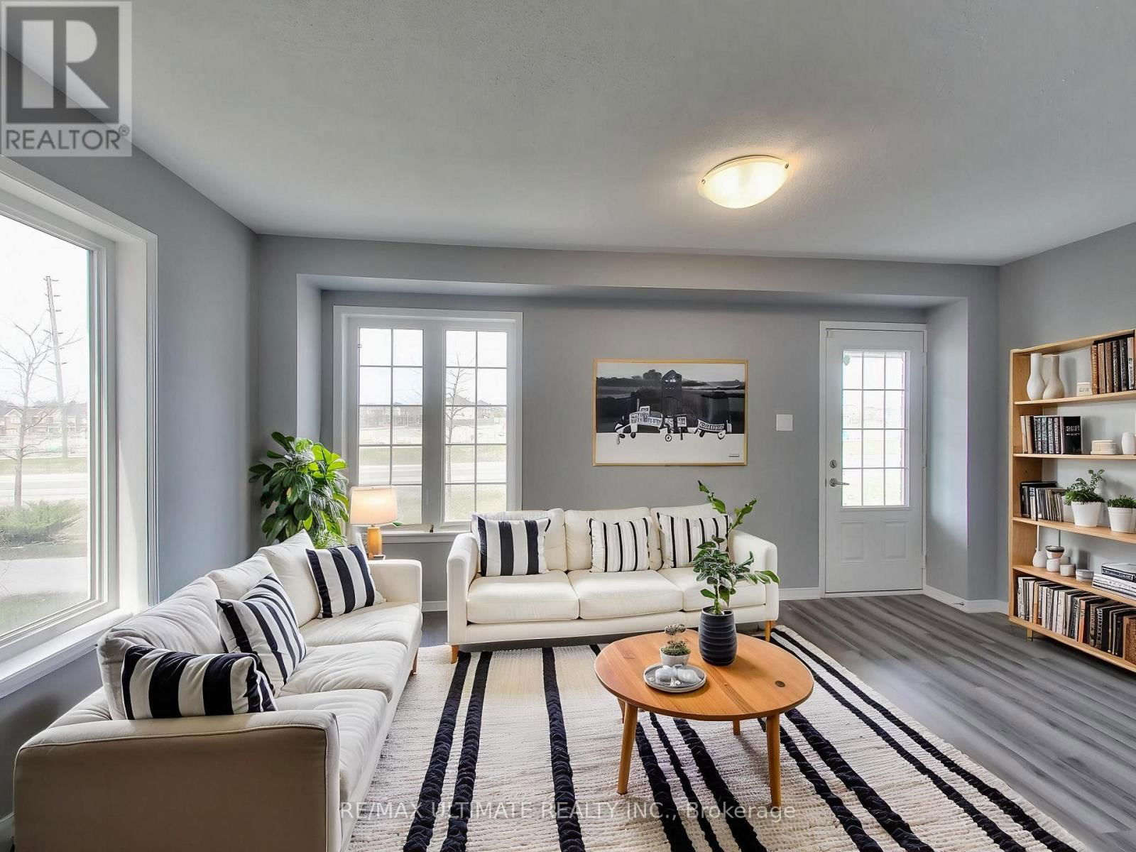 487 ROSSLAND ROAD EAST Image 4