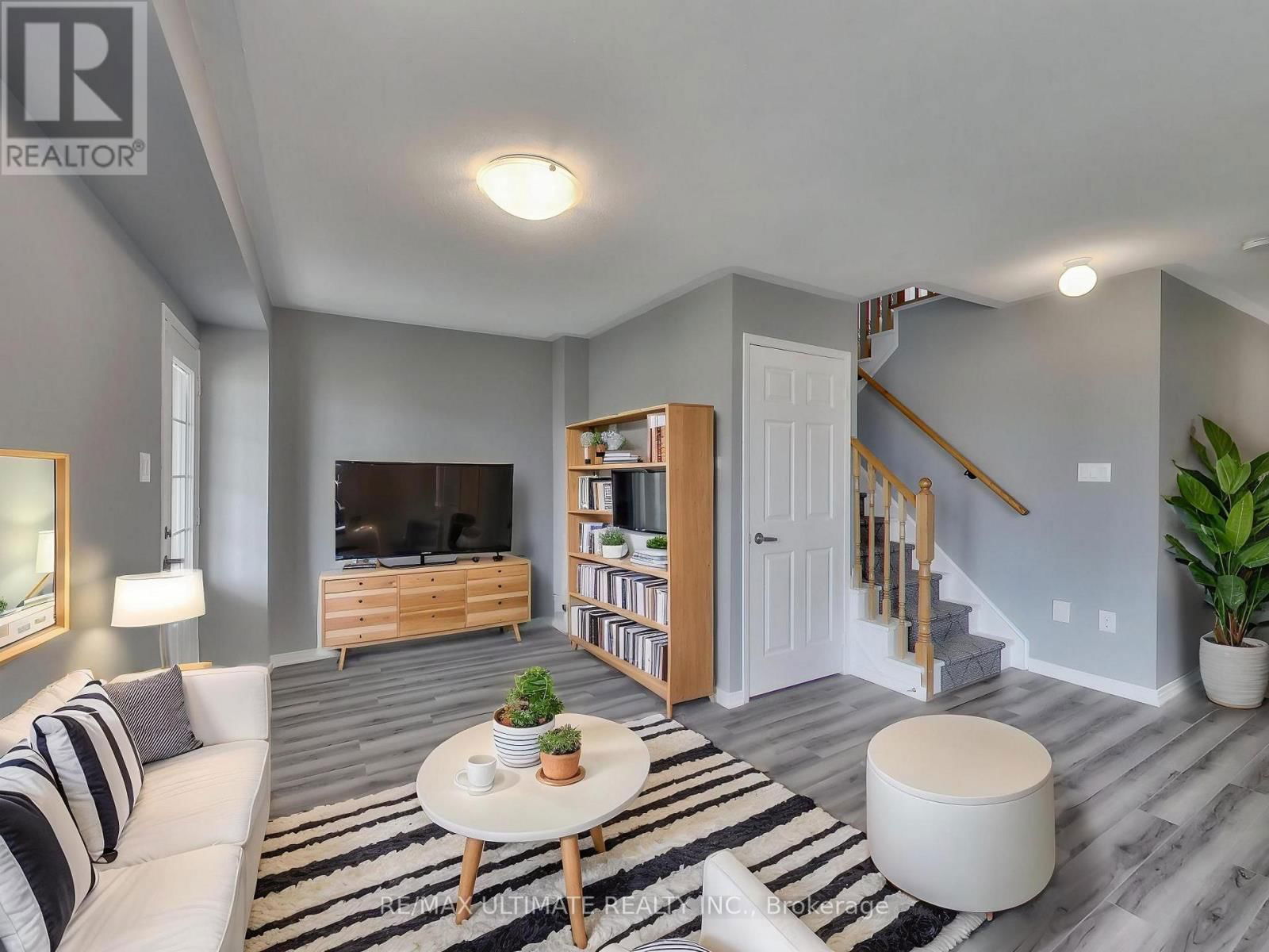 487 ROSSLAND ROAD EAST Image 5