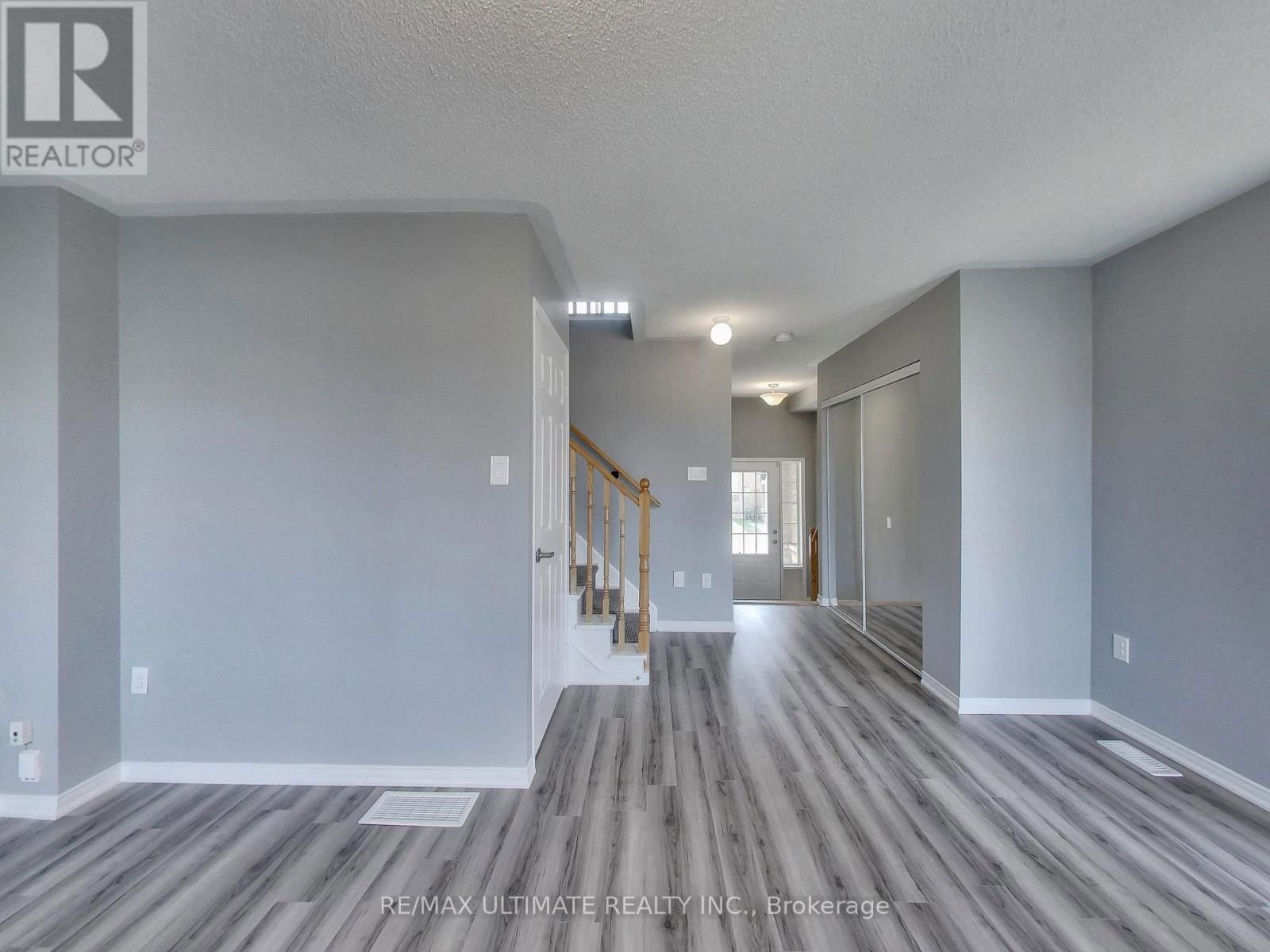 487 ROSSLAND ROAD EAST Image 6