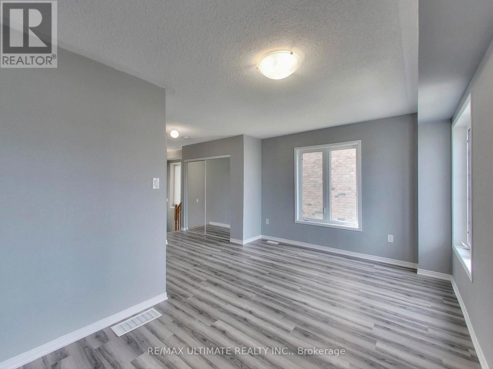 487 ROSSLAND ROAD EAST Image 7
