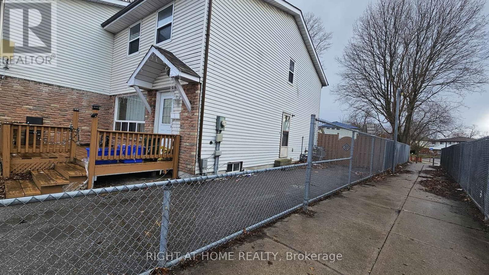 1391 FENELON CRESCENT Image 23