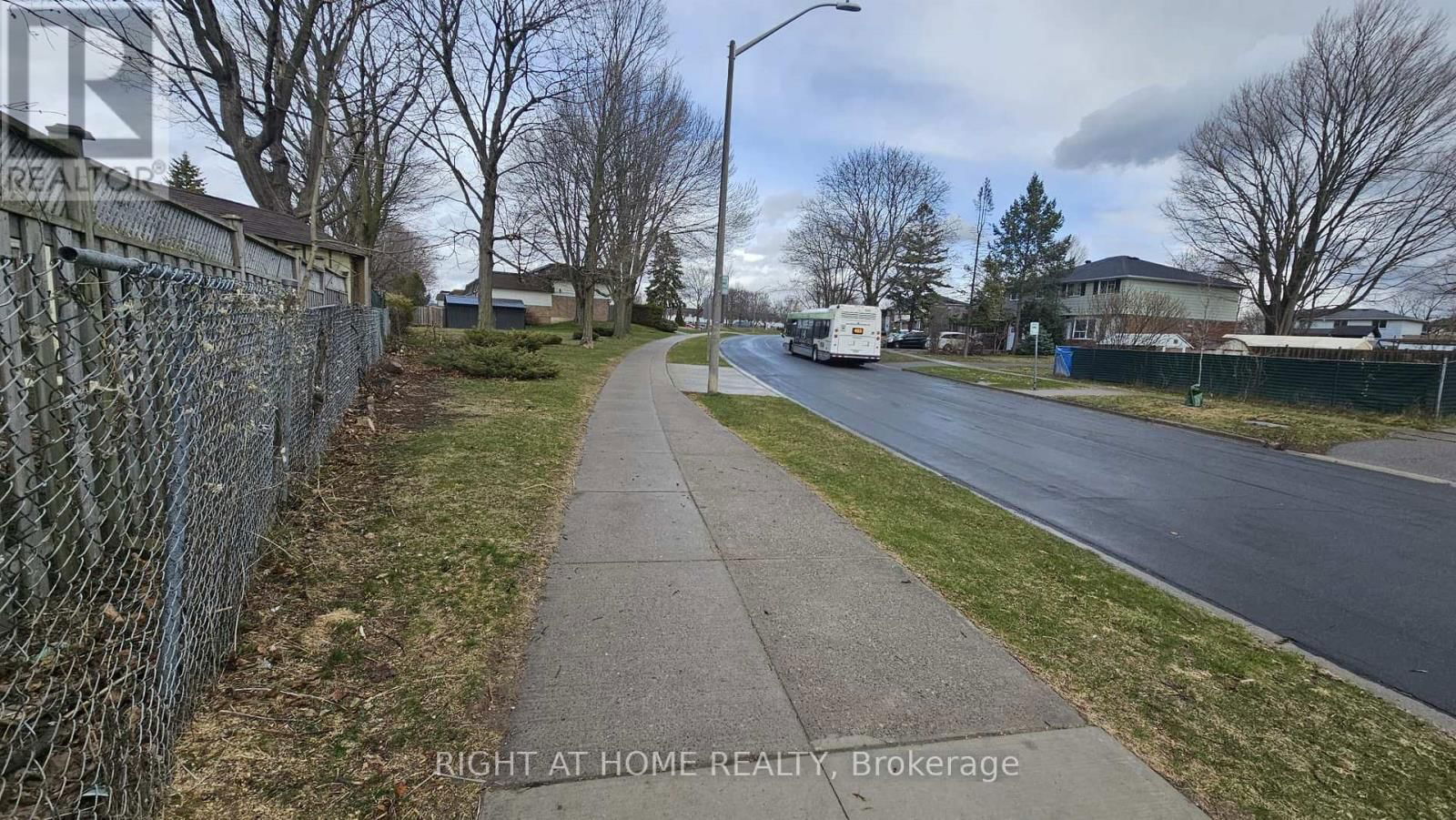 1391 FENELON CRESCENT Image 24