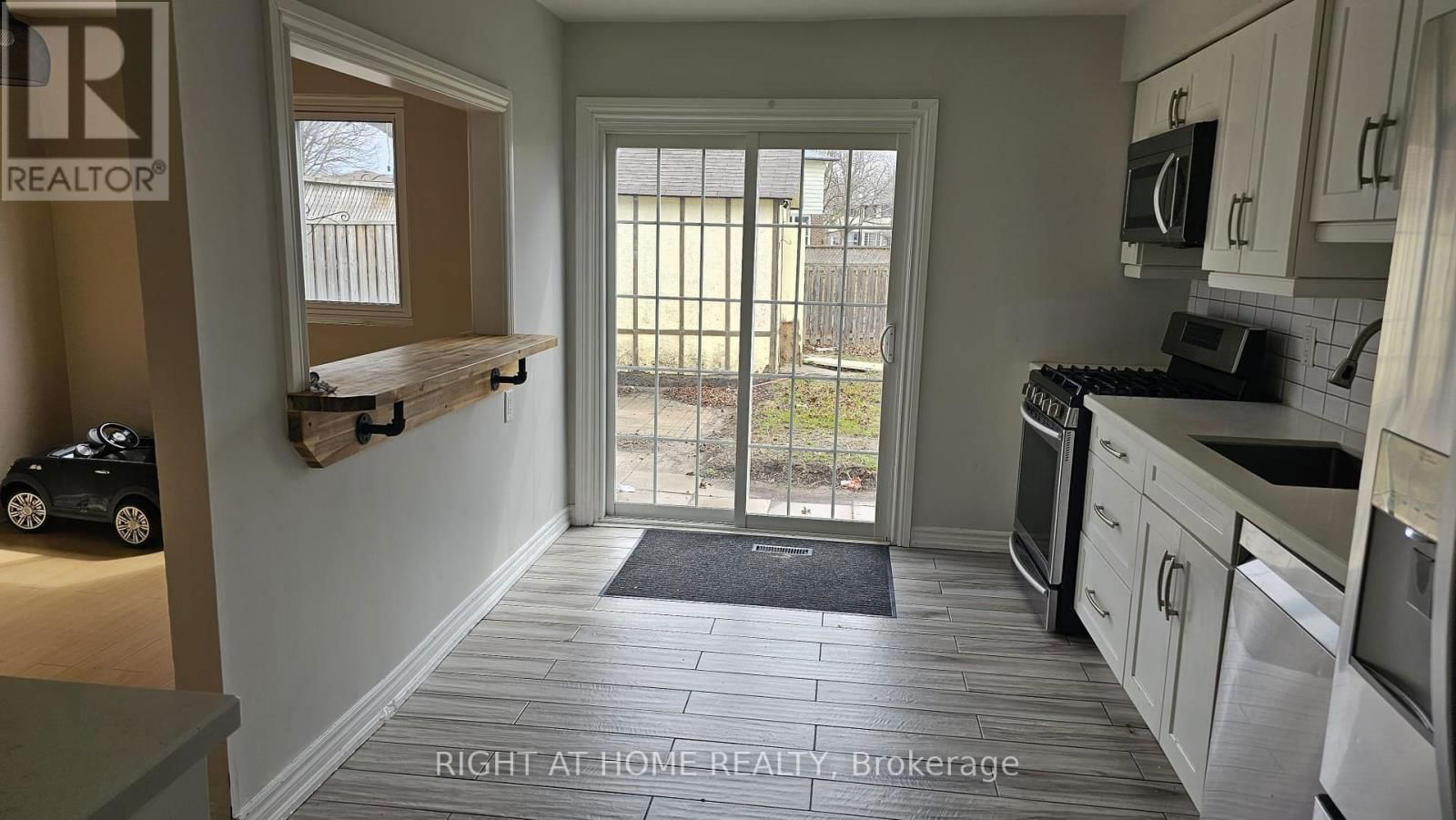 1391 FENELON CRESCENT Image 8