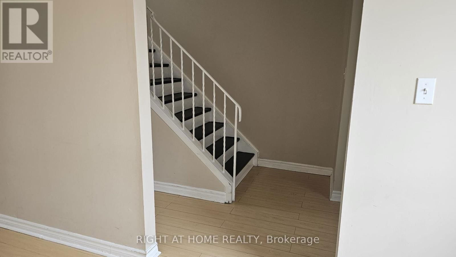 1391 FENELON CRESCENT Image 9