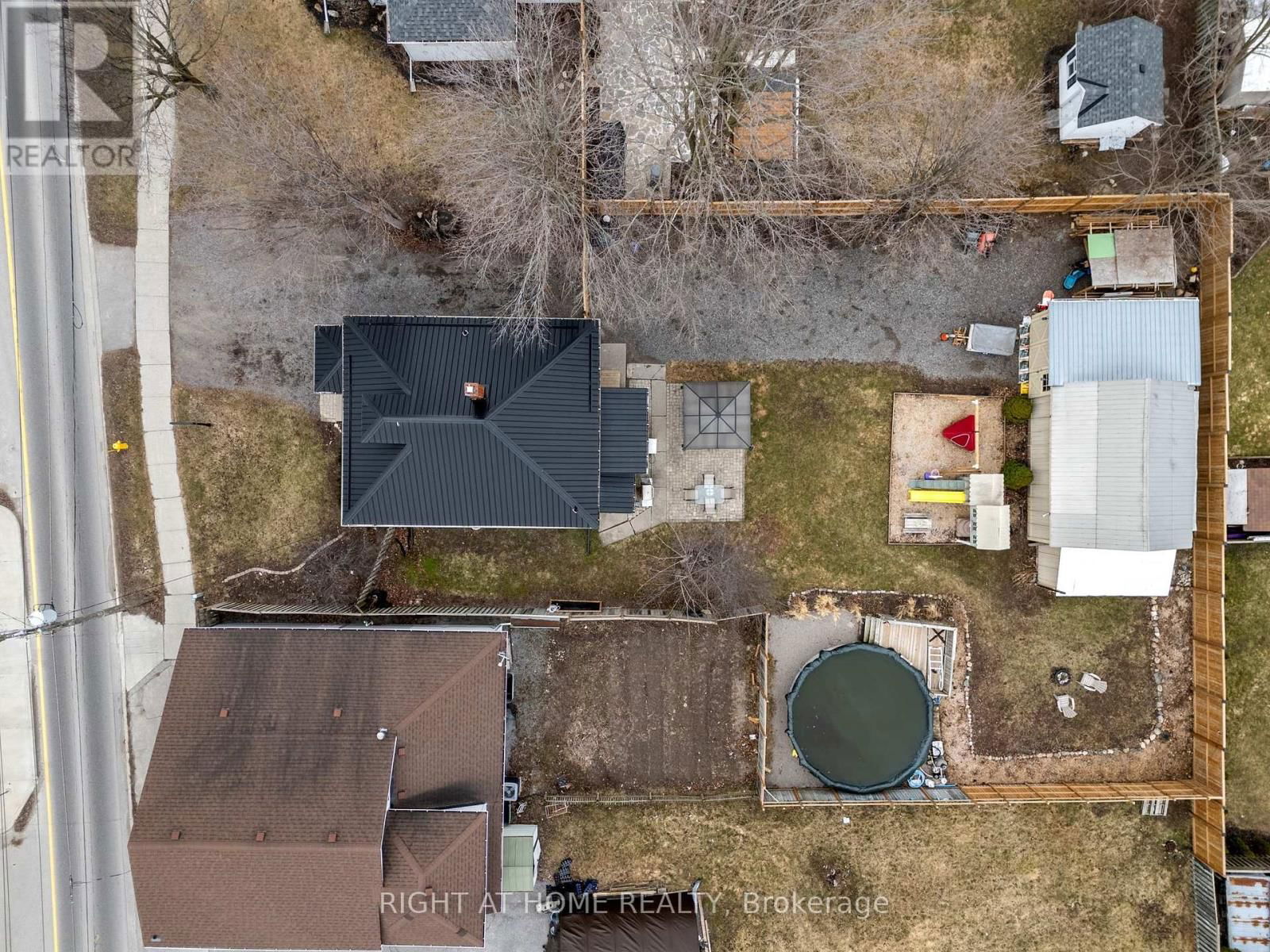 103 LIBERTY STREET NORTH Image 28