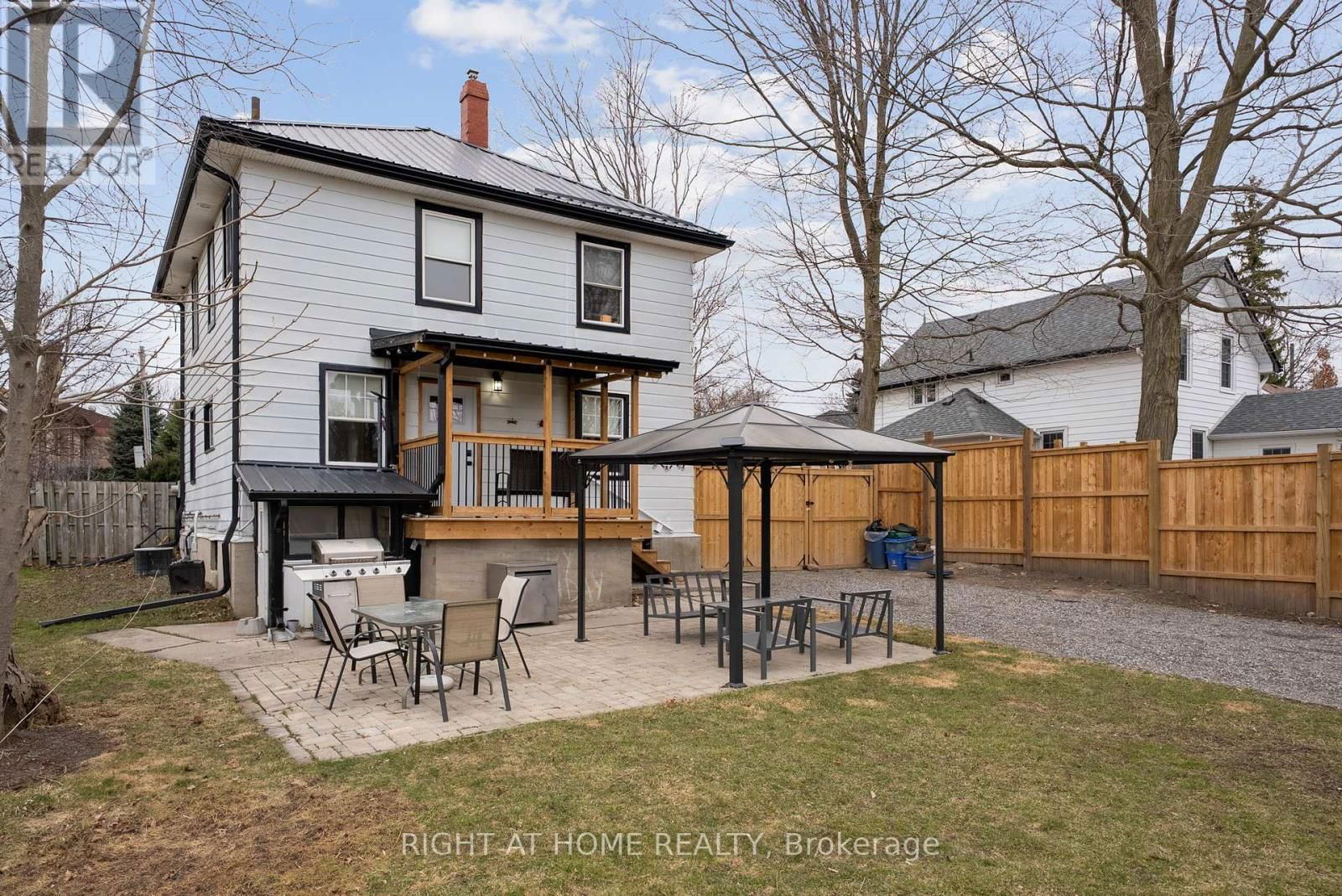 103 LIBERTY STREET NORTH Image 31