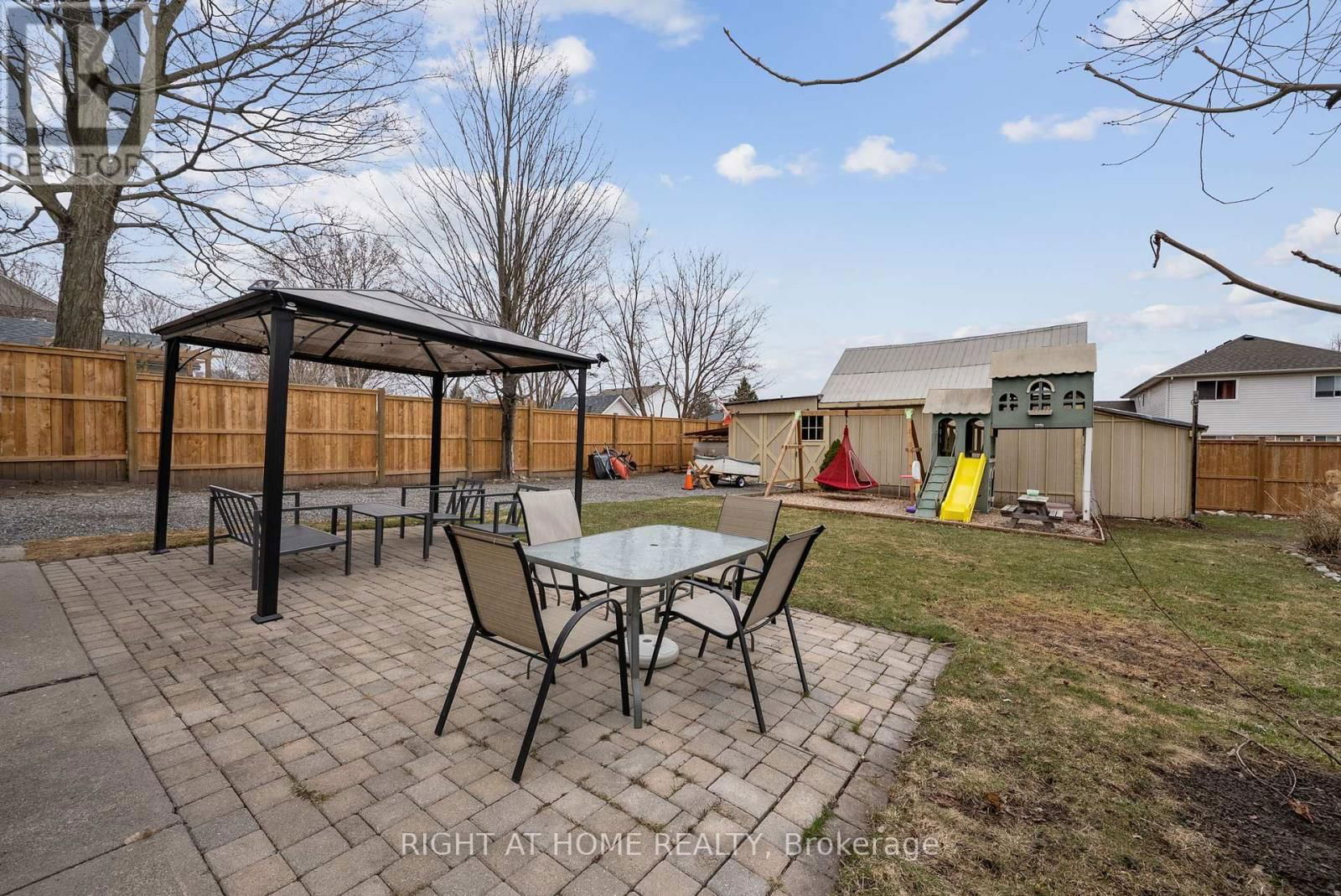 103 LIBERTY STREET NORTH Image 32