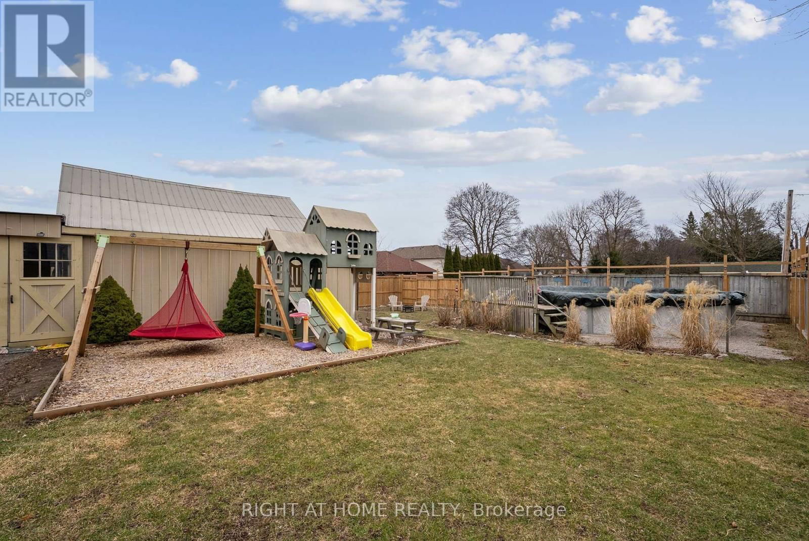 103 LIBERTY STREET NORTH Image 33