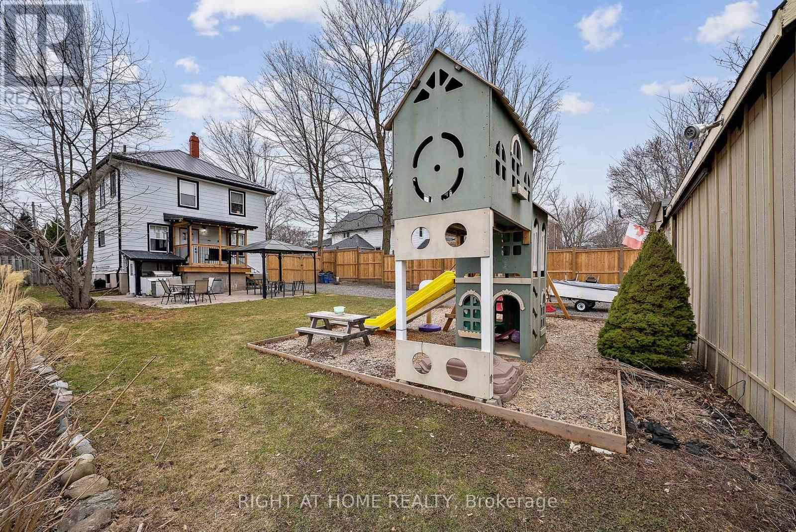 103 LIBERTY STREET NORTH Image 36