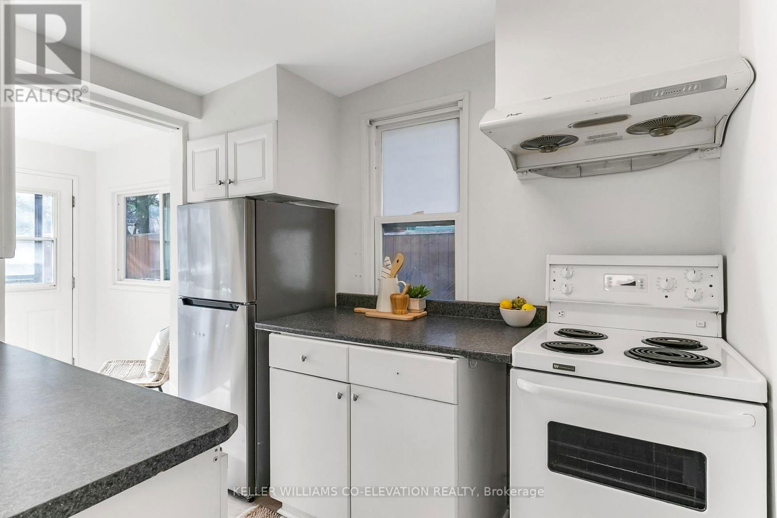 88 REDWOOD AVENUE Image 13