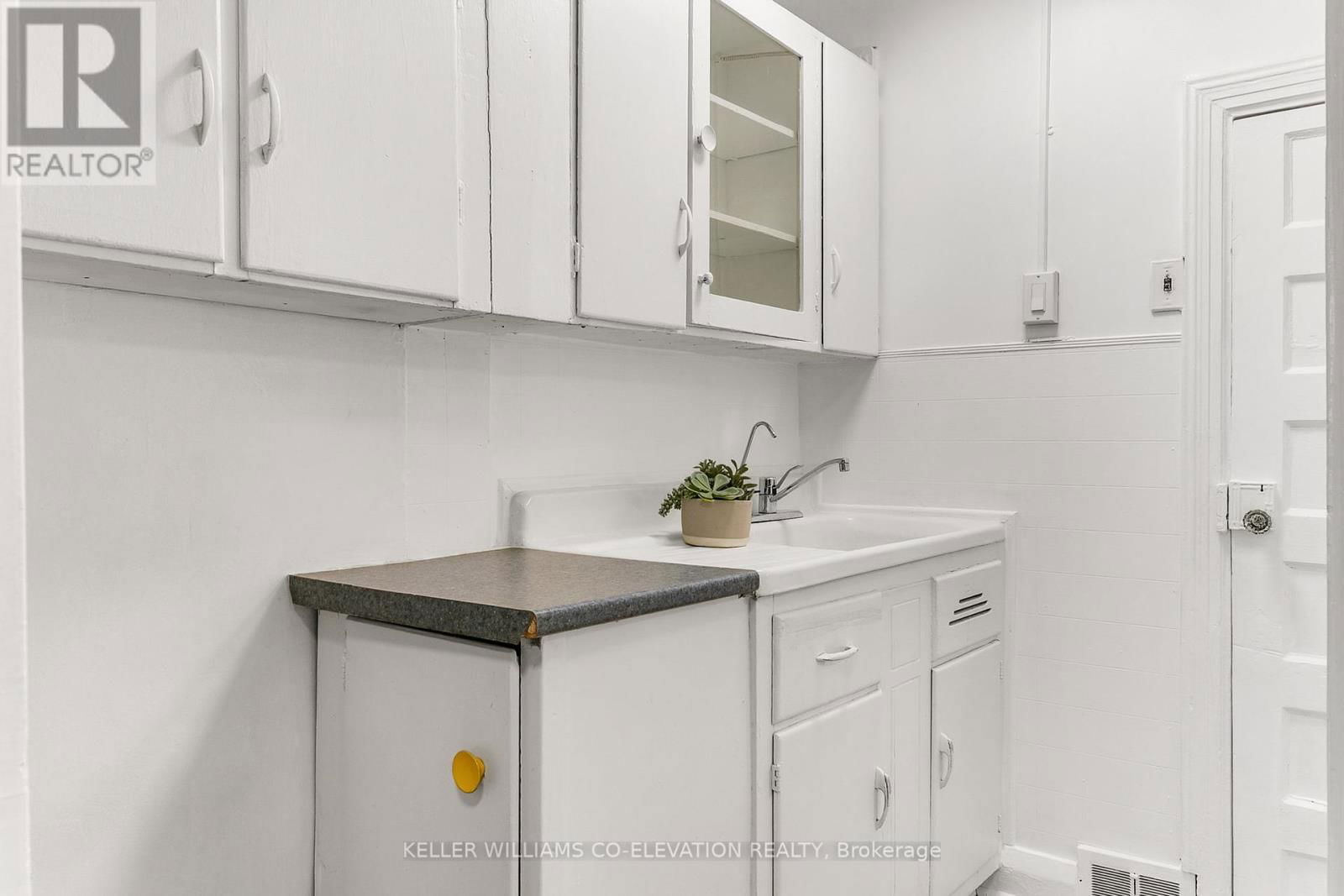 88 REDWOOD AVENUE Image 17