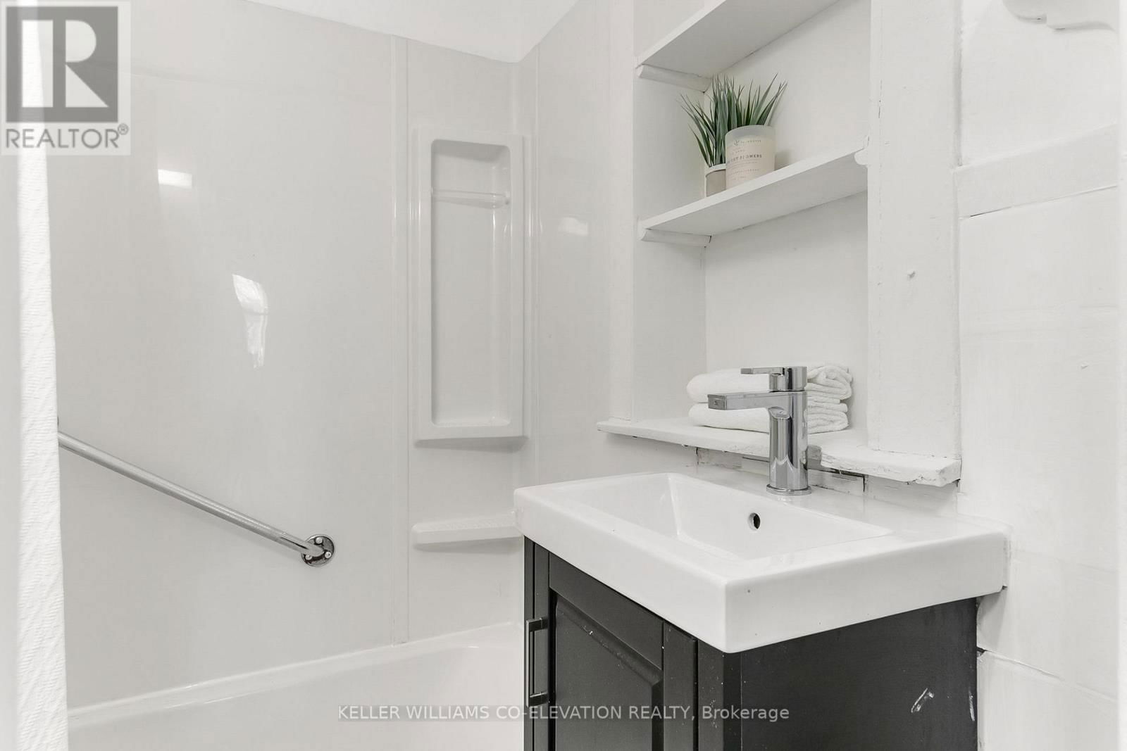 88 REDWOOD AVENUE Image 24