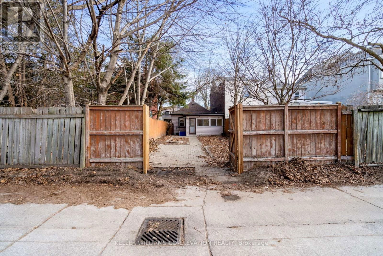 88 REDWOOD AVENUE Image 30