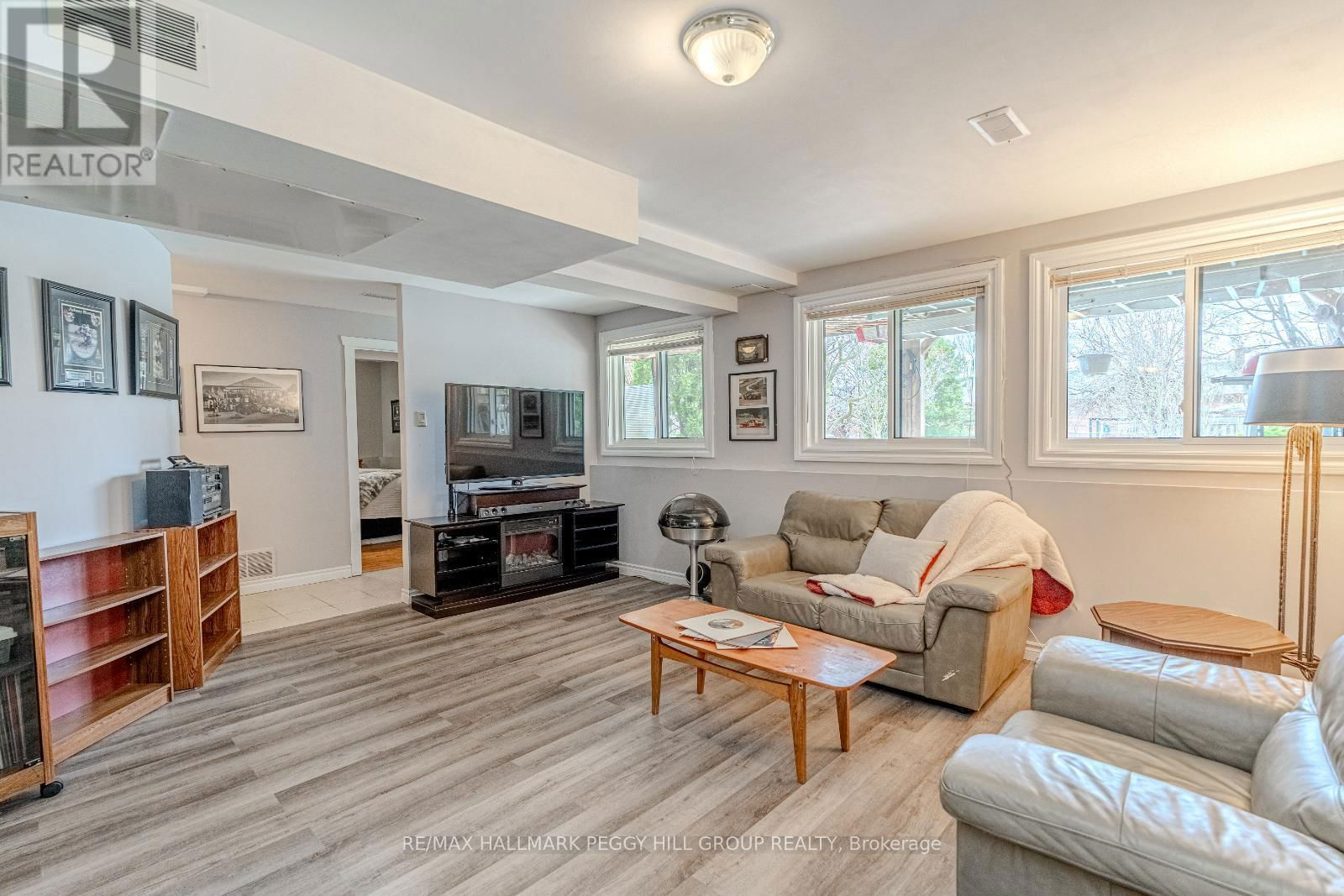 105 BROADVIEW AVENUE Image 16
