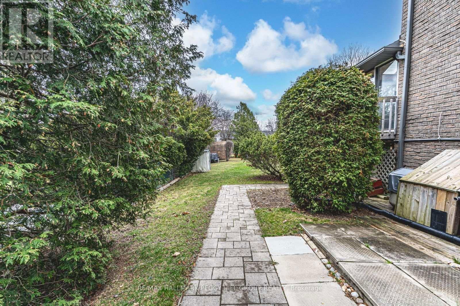 105 BROADVIEW AVENUE Image 24