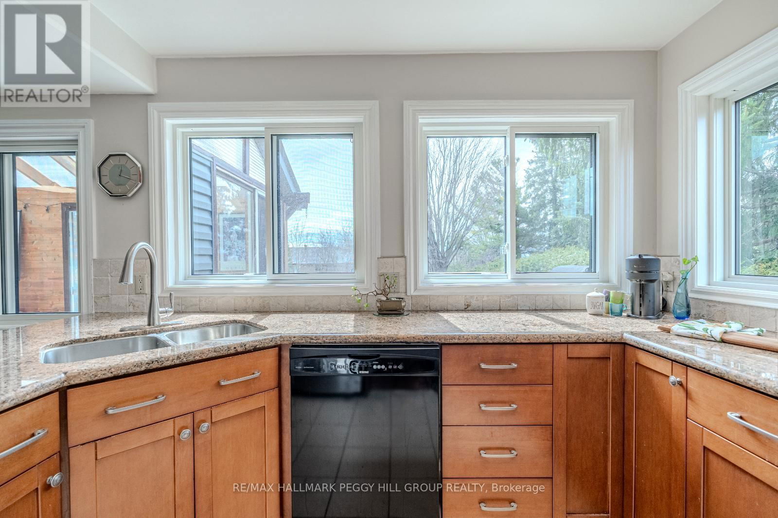 105 BROADVIEW AVENUE Image 4