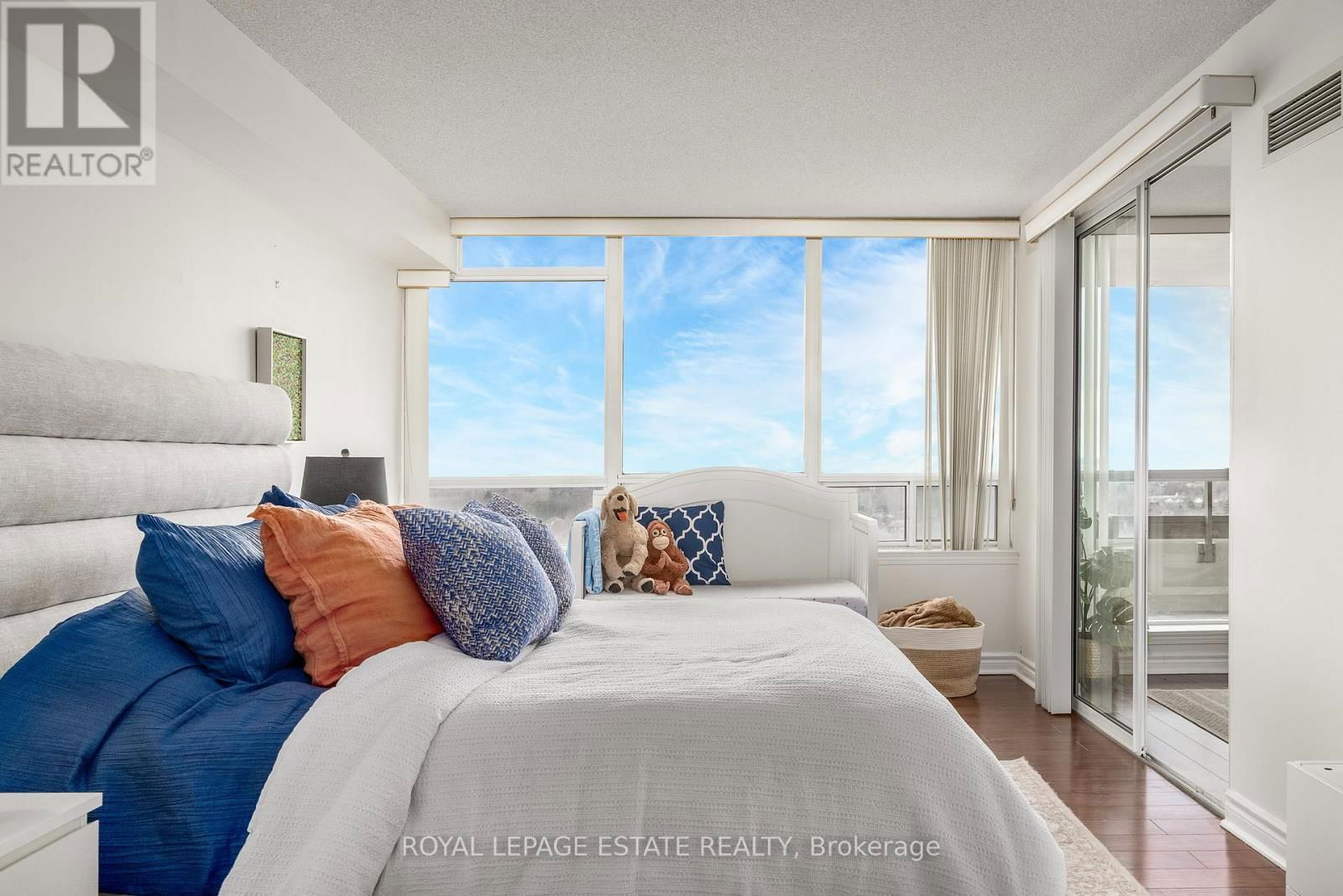1279 - 1 GREYSTONE WALK DRIVE Image 30