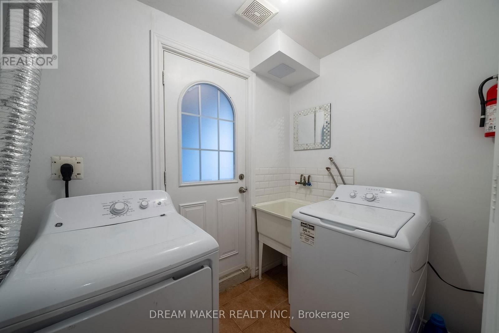 Lower - 207 CABOT STREET Image 7
