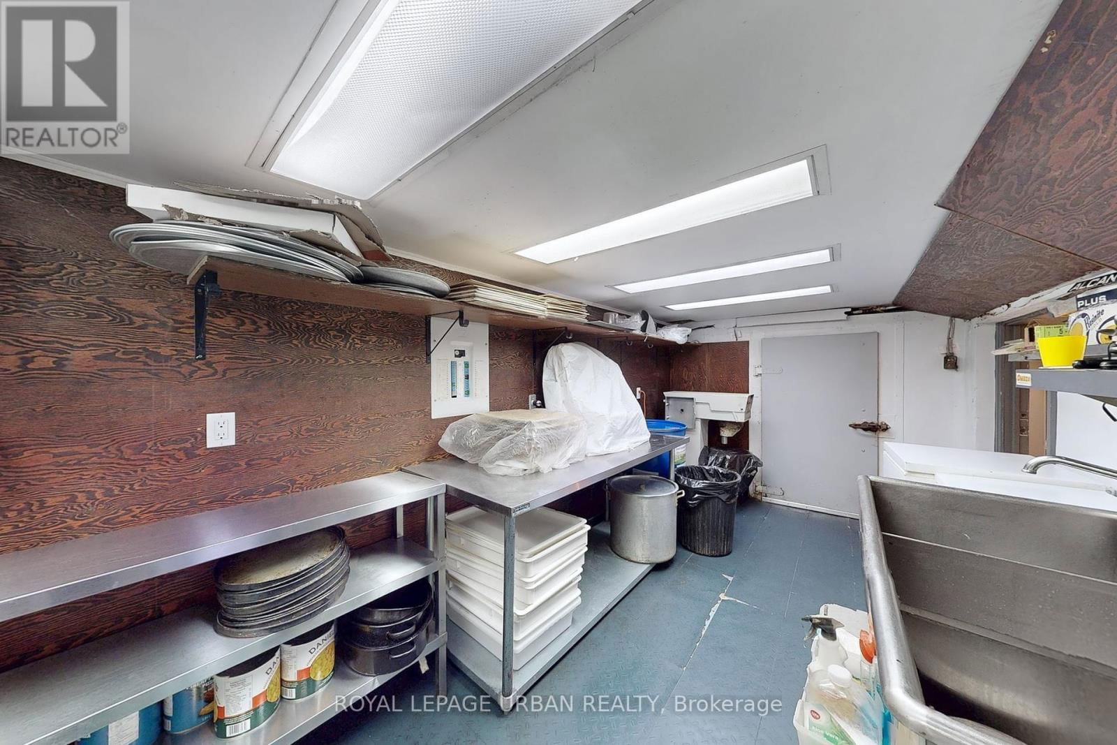 1201 BROADVIEW AVENUE Image 27
