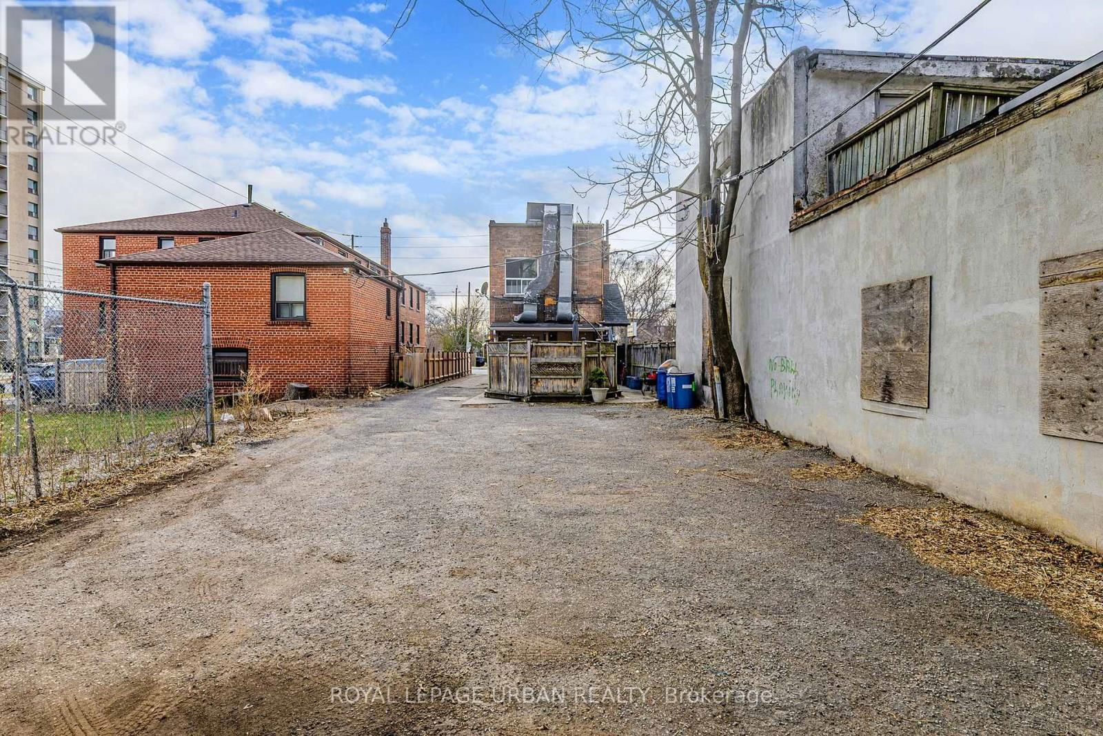 1201 BROADVIEW AVENUE Image 41