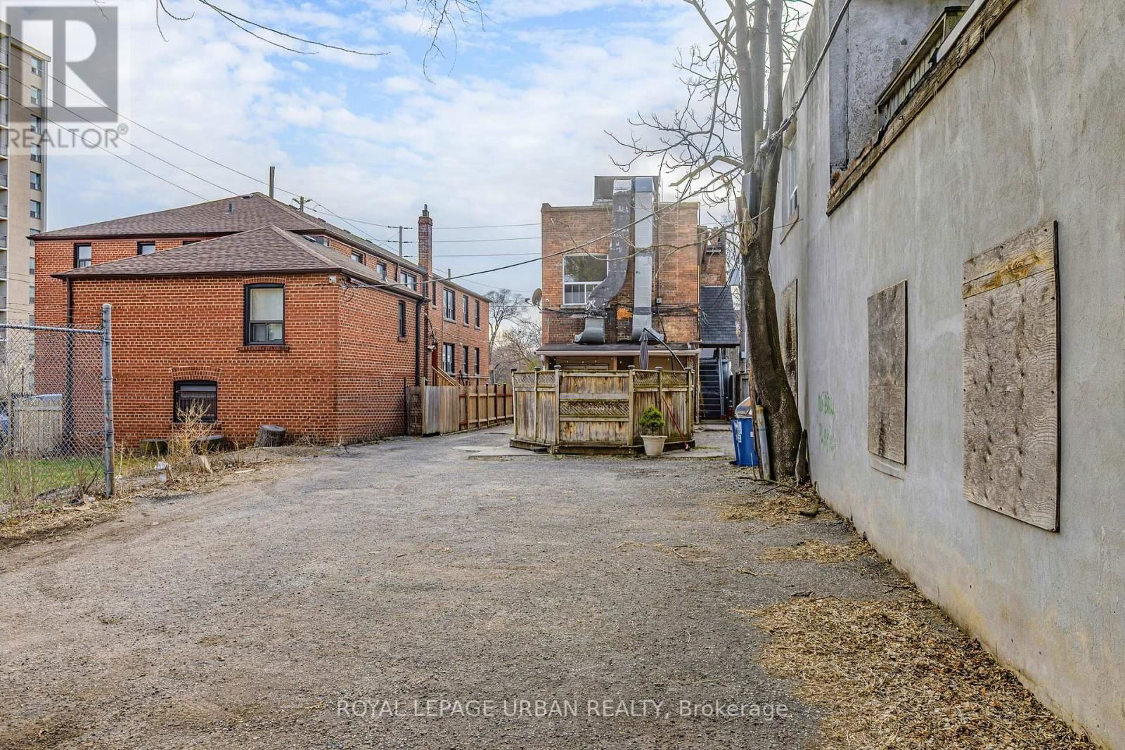 1201 BROADVIEW AVENUE Image 43