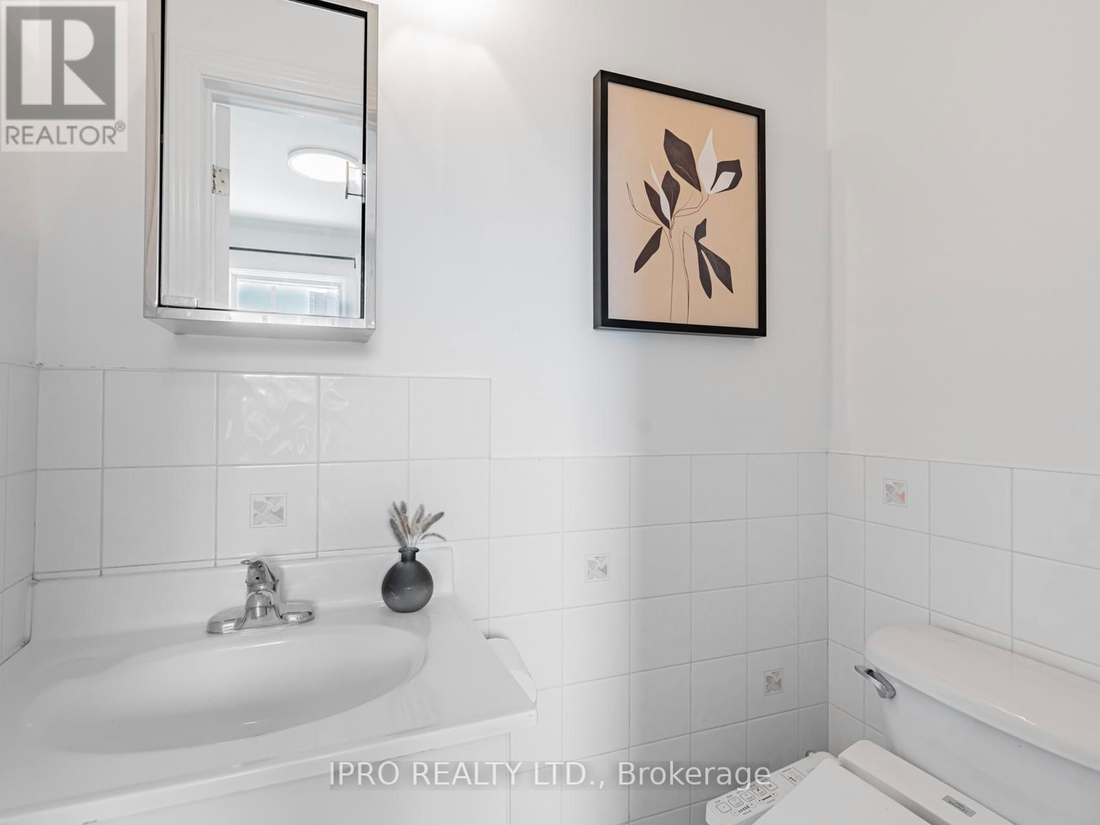 5 THYRA AVENUE Image 18