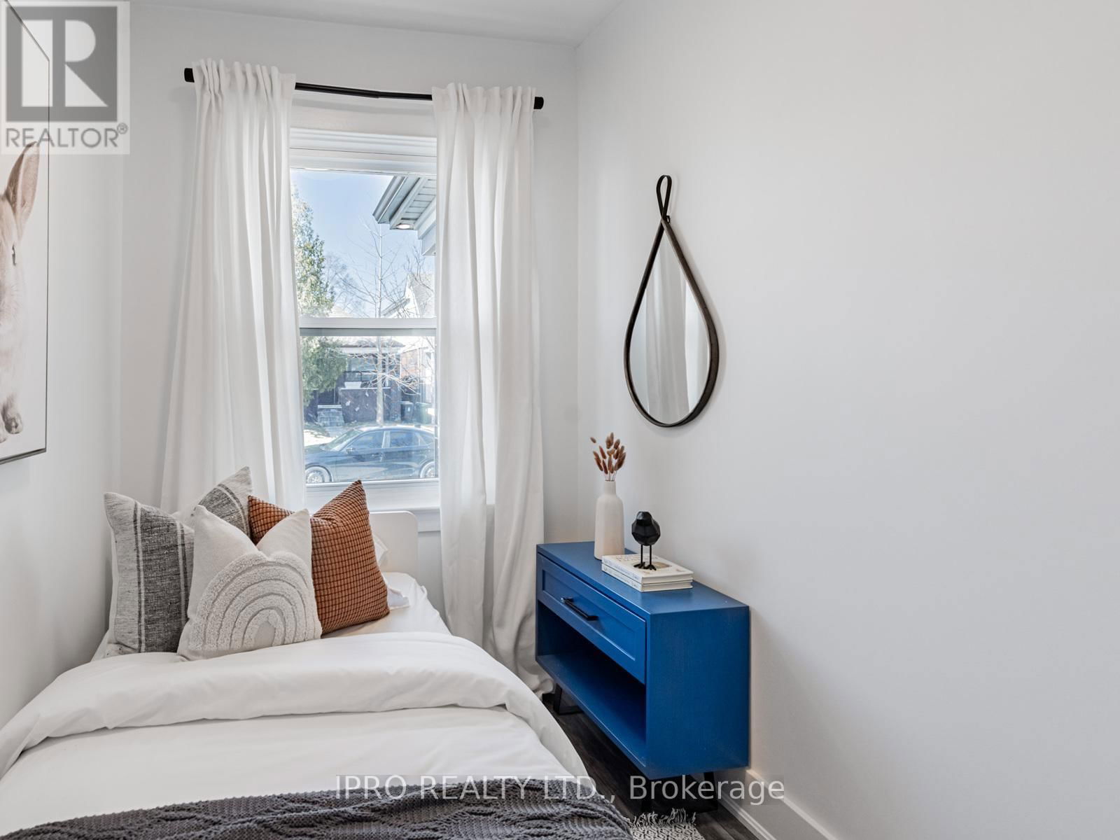 5 THYRA AVENUE Image 20