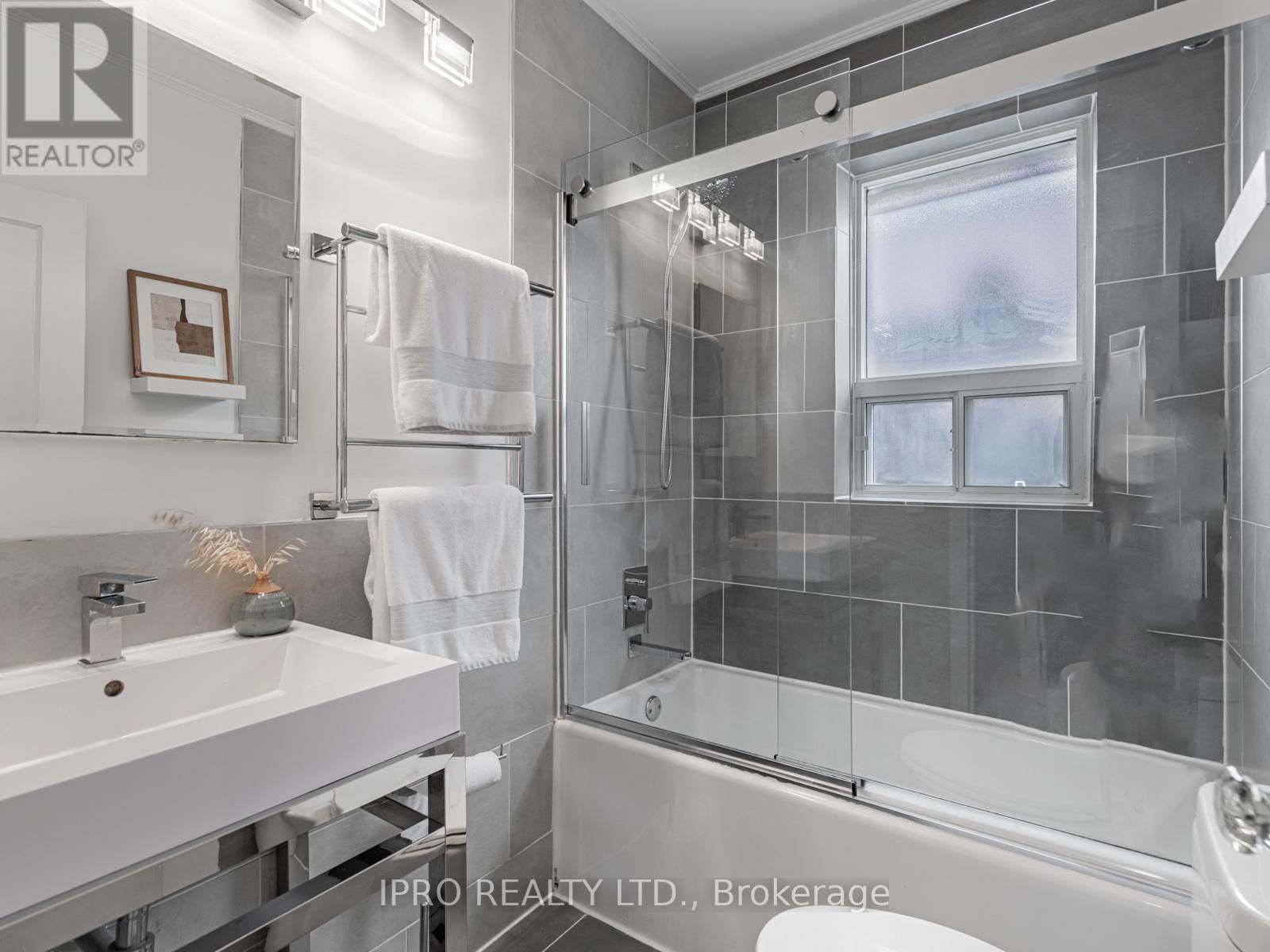 5 THYRA AVENUE Image 21