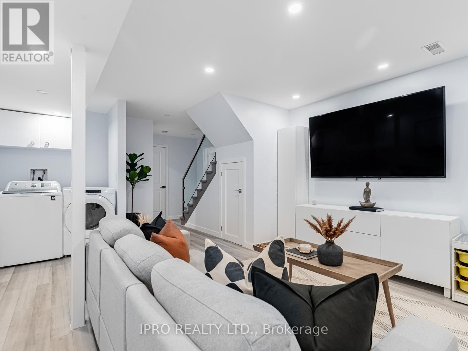 5 THYRA AVENUE Image 23