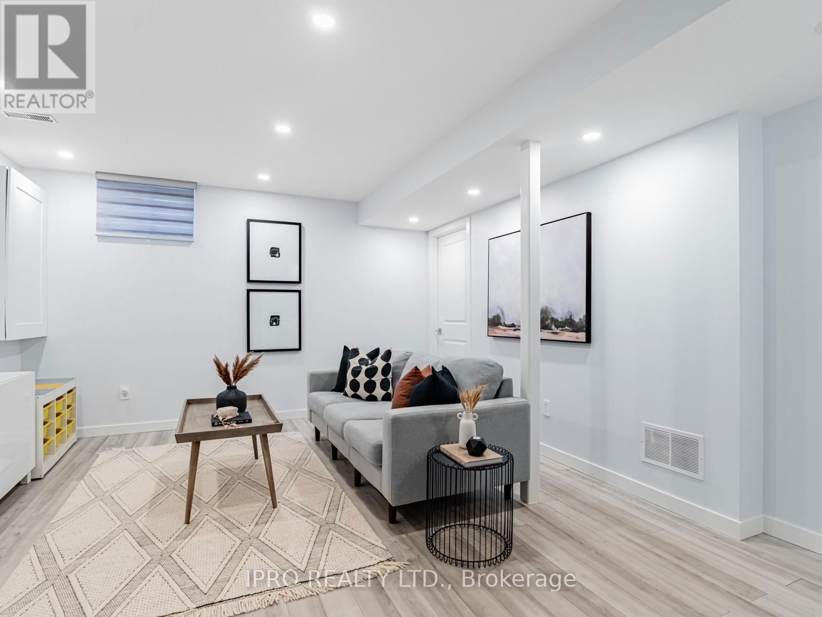 5 THYRA AVENUE Image 25