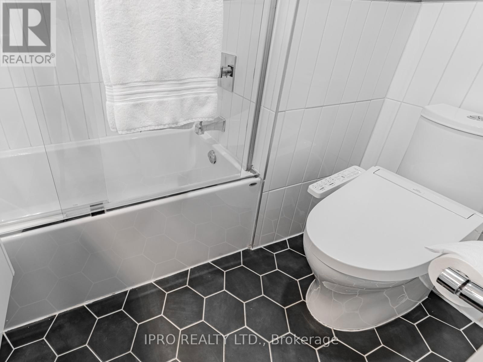 5 THYRA AVENUE Image 29