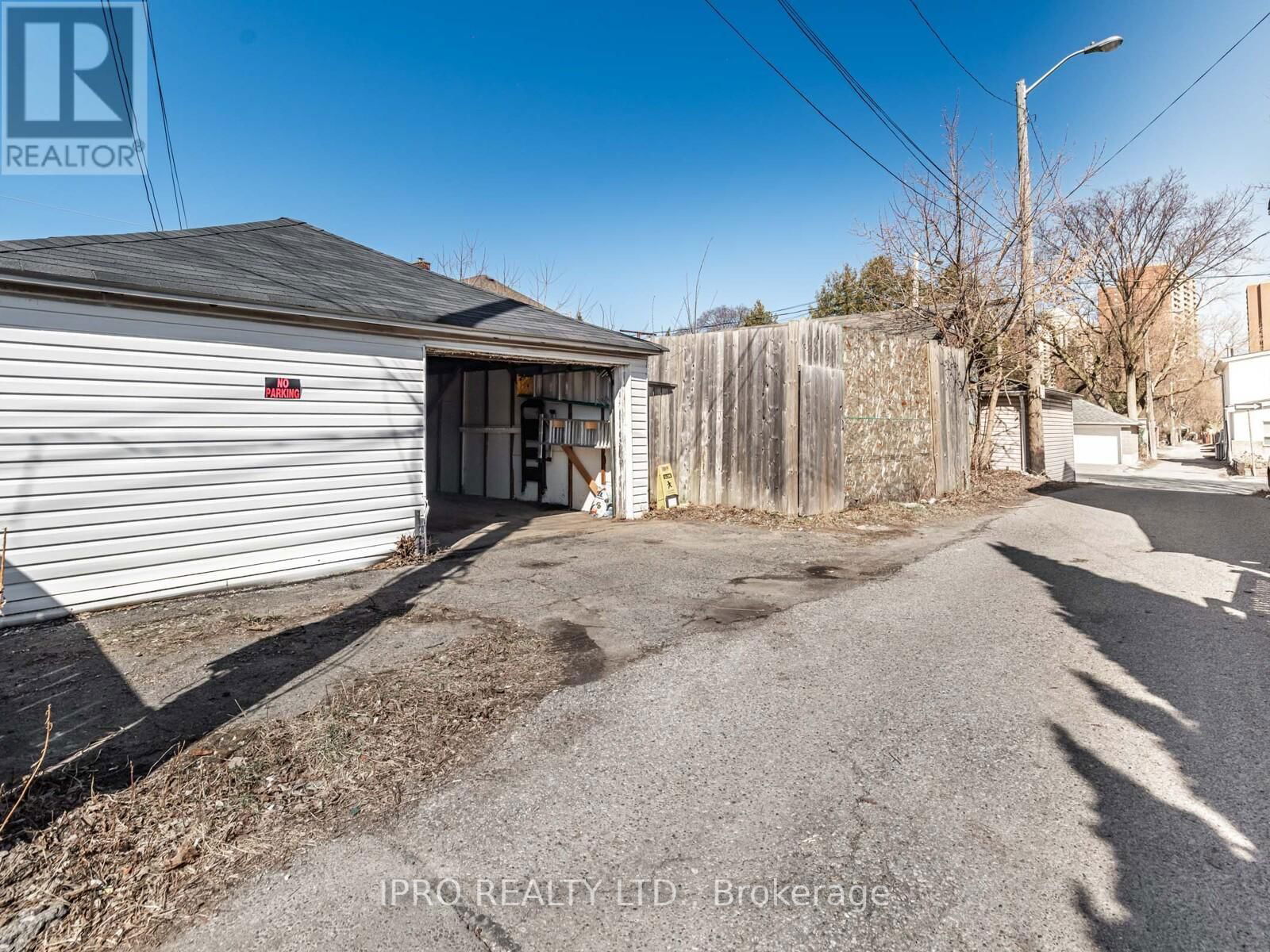 5 THYRA AVENUE Image 33