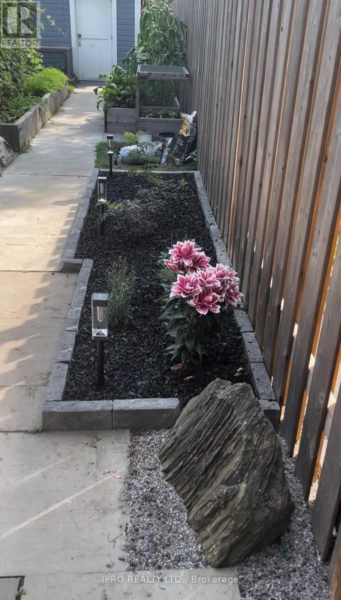5 THYRA AVENUE Image 35